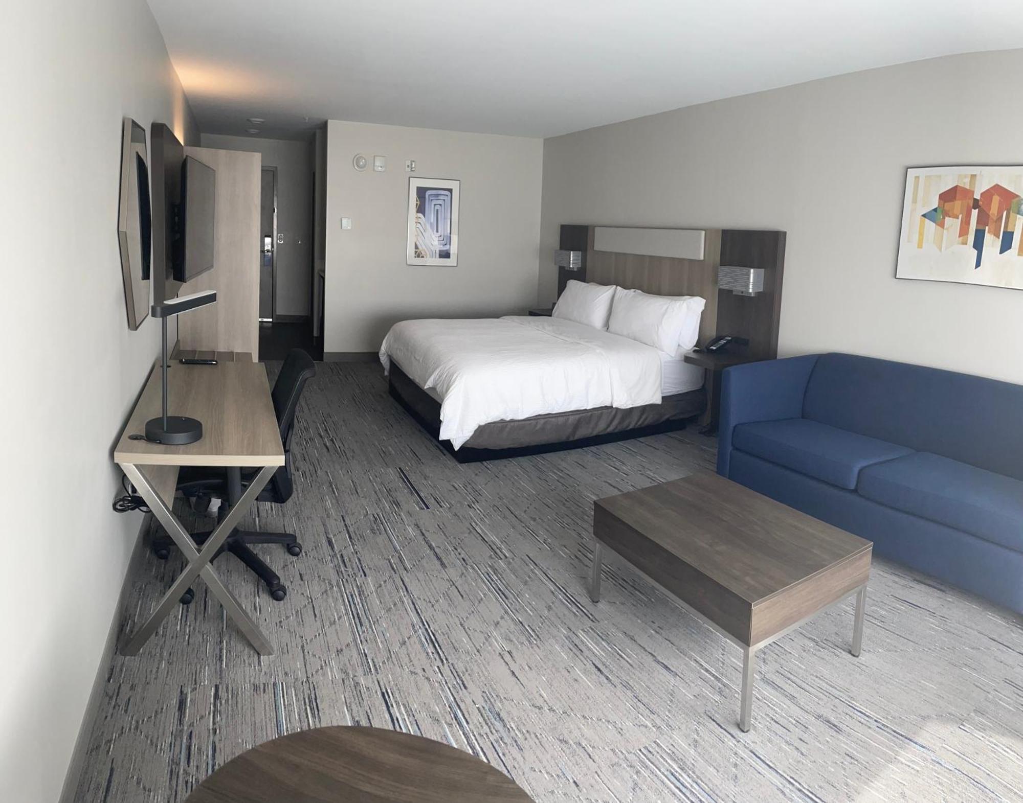 King Suite with Single Sofa Bed