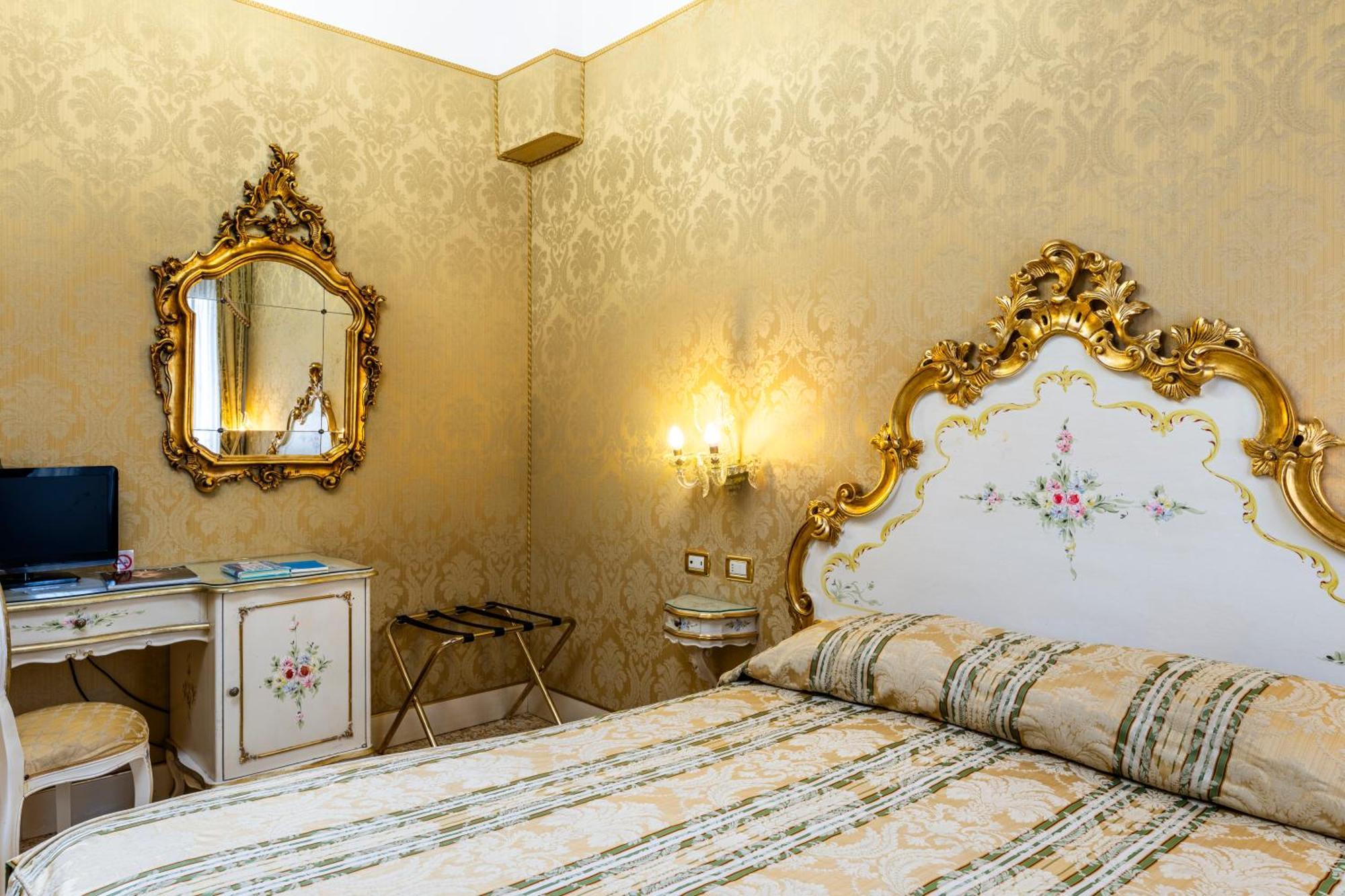 Camera Matrimoniale/Doppia con Letti Singoli