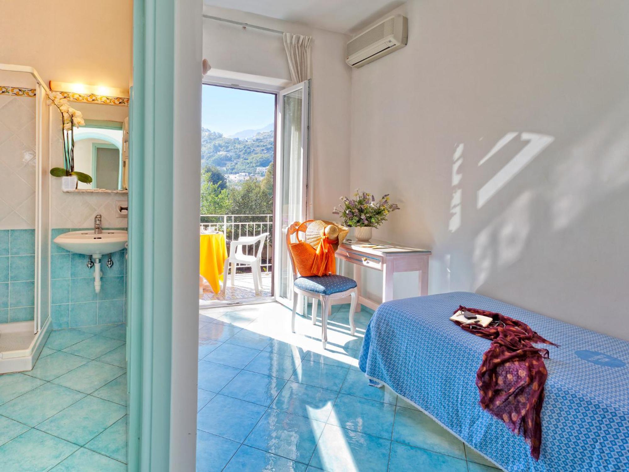 Einzelzimmer mit Balkon