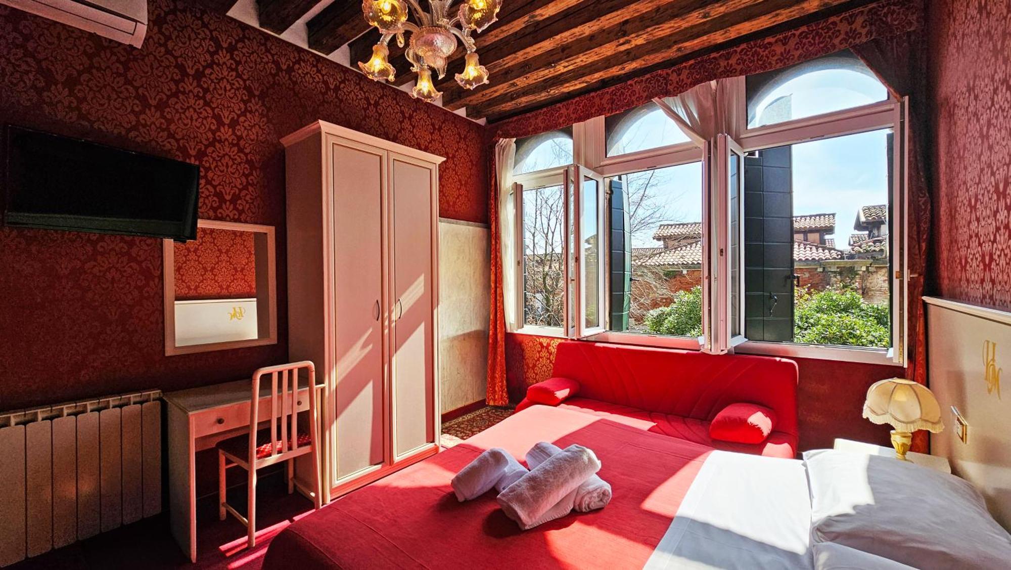 Classic Vierbettzimmer mit eigenem, externen Bad