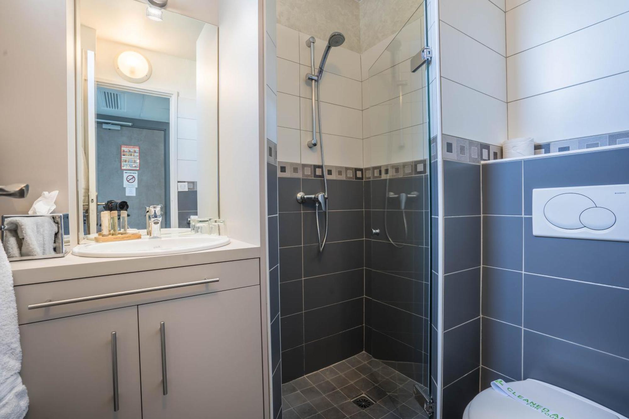 Chambre Triple sans Balcon - Vue Panoramique sur Mer - Premier Étage