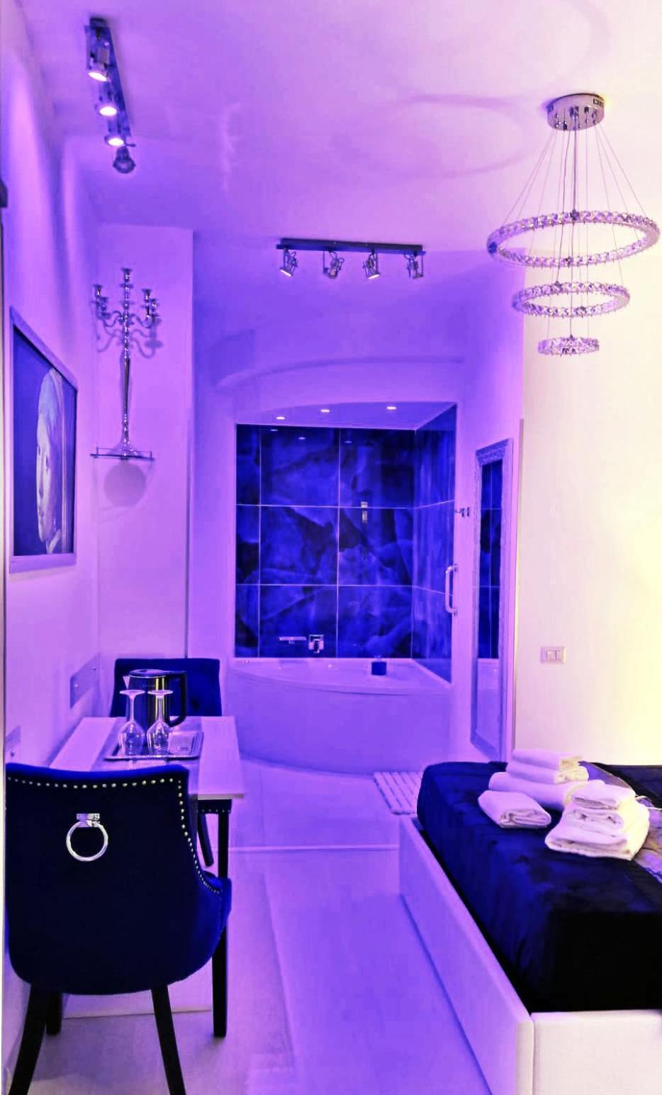Suite with Hot Tub