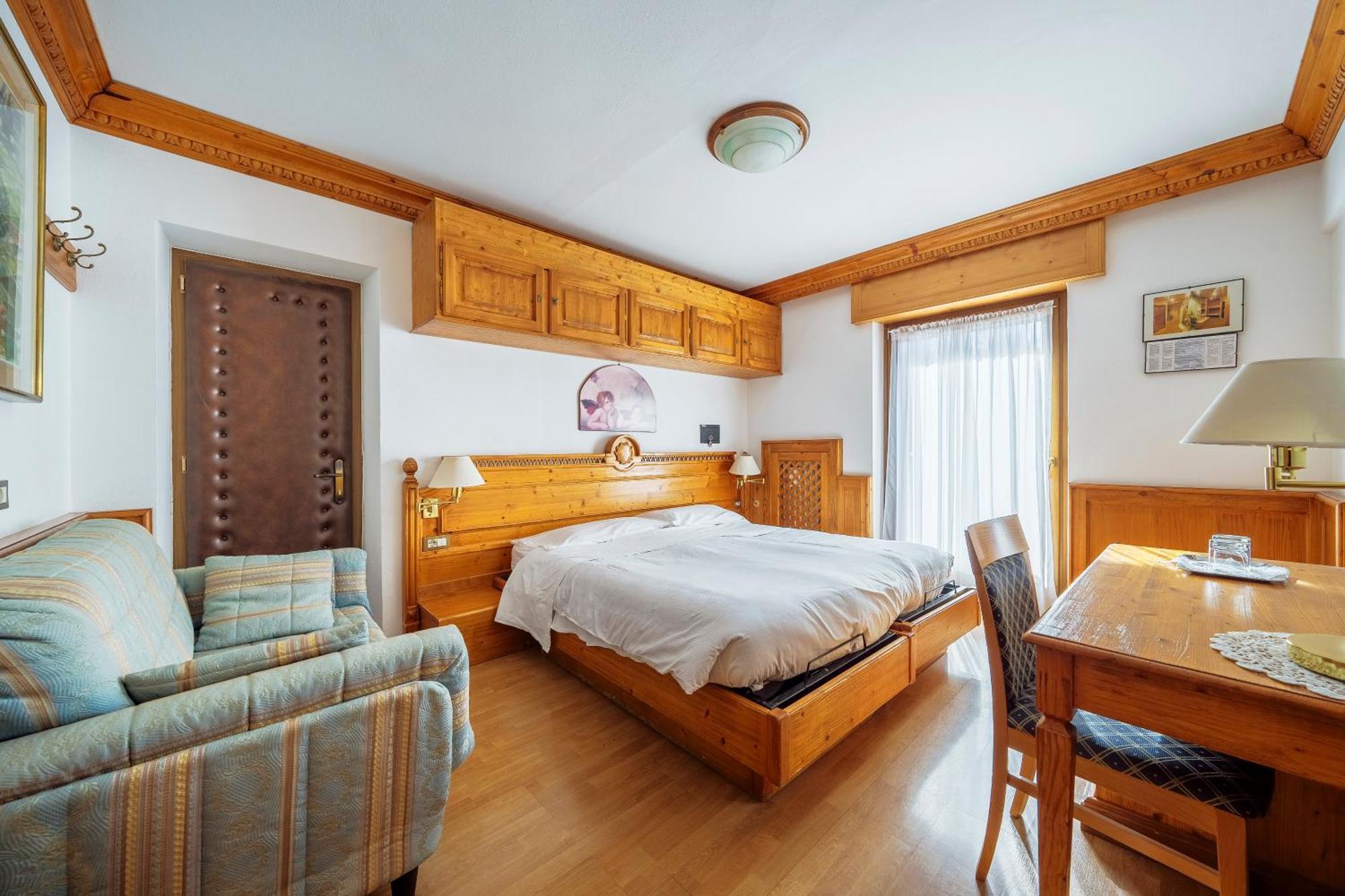 Standard Doppel-/Zweibettzimmer mit Balkon