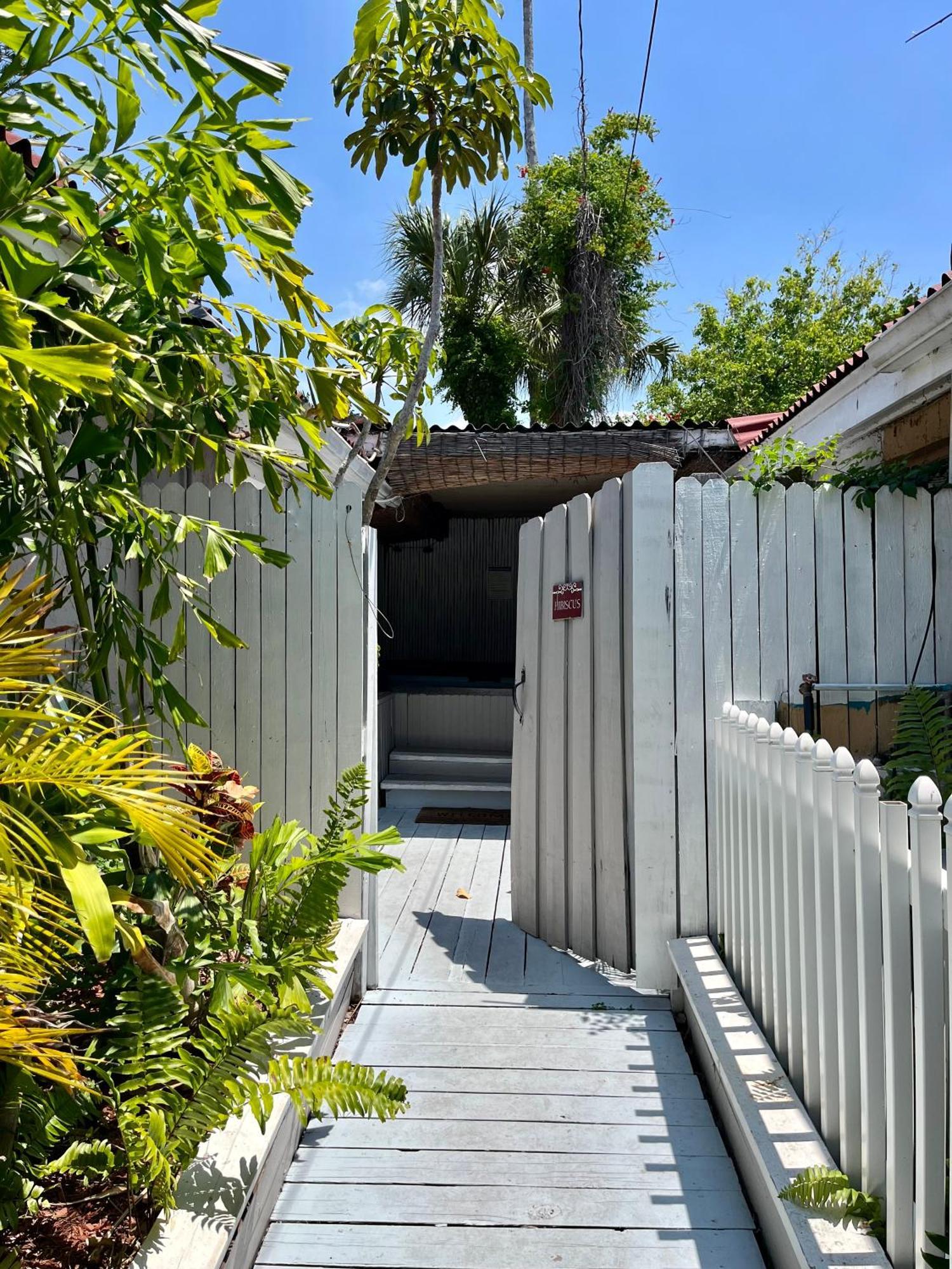 Hibiscus Cottage Studio