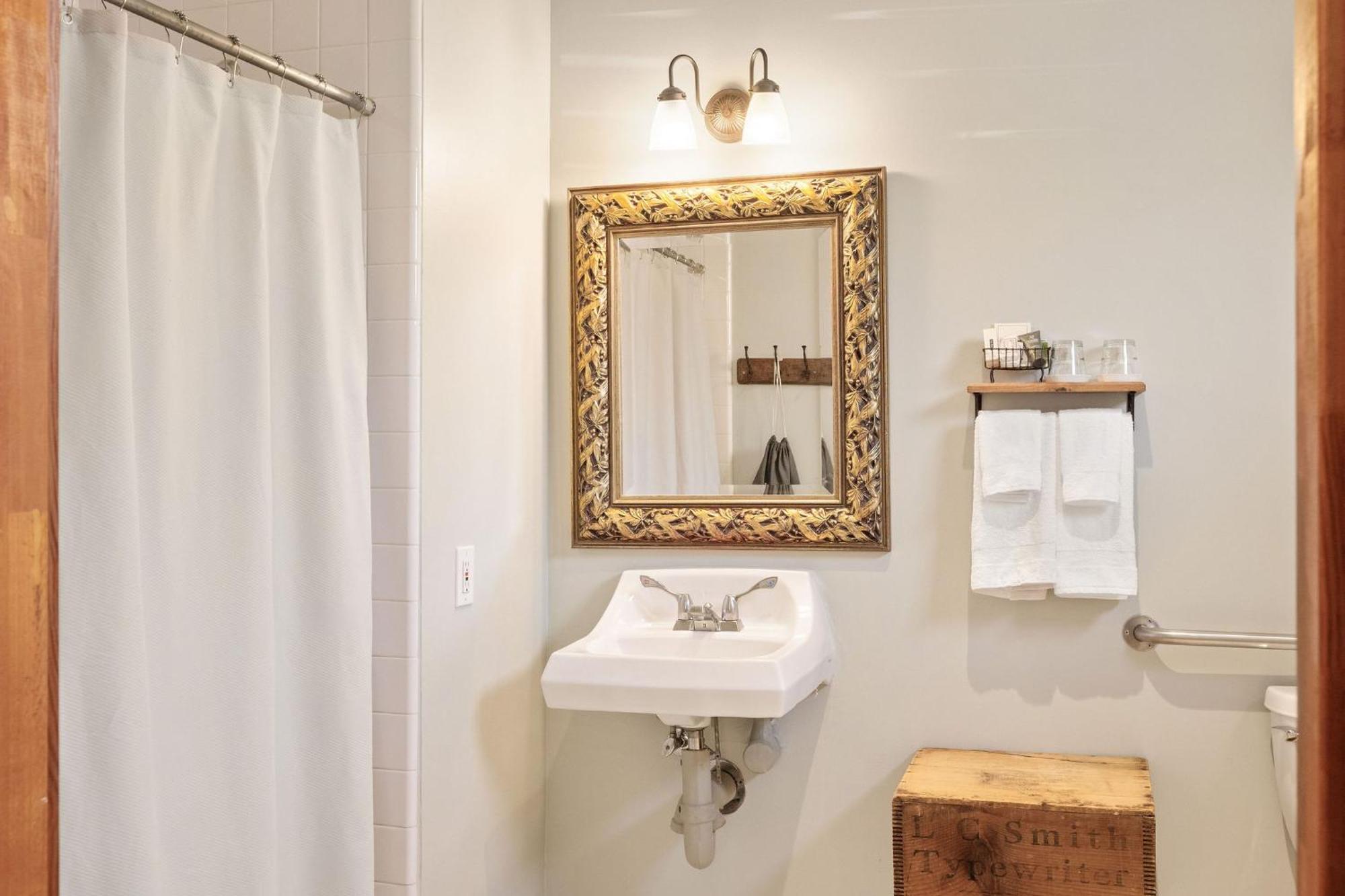Standard Queen Room Accessible, Ensuite (Room 1)