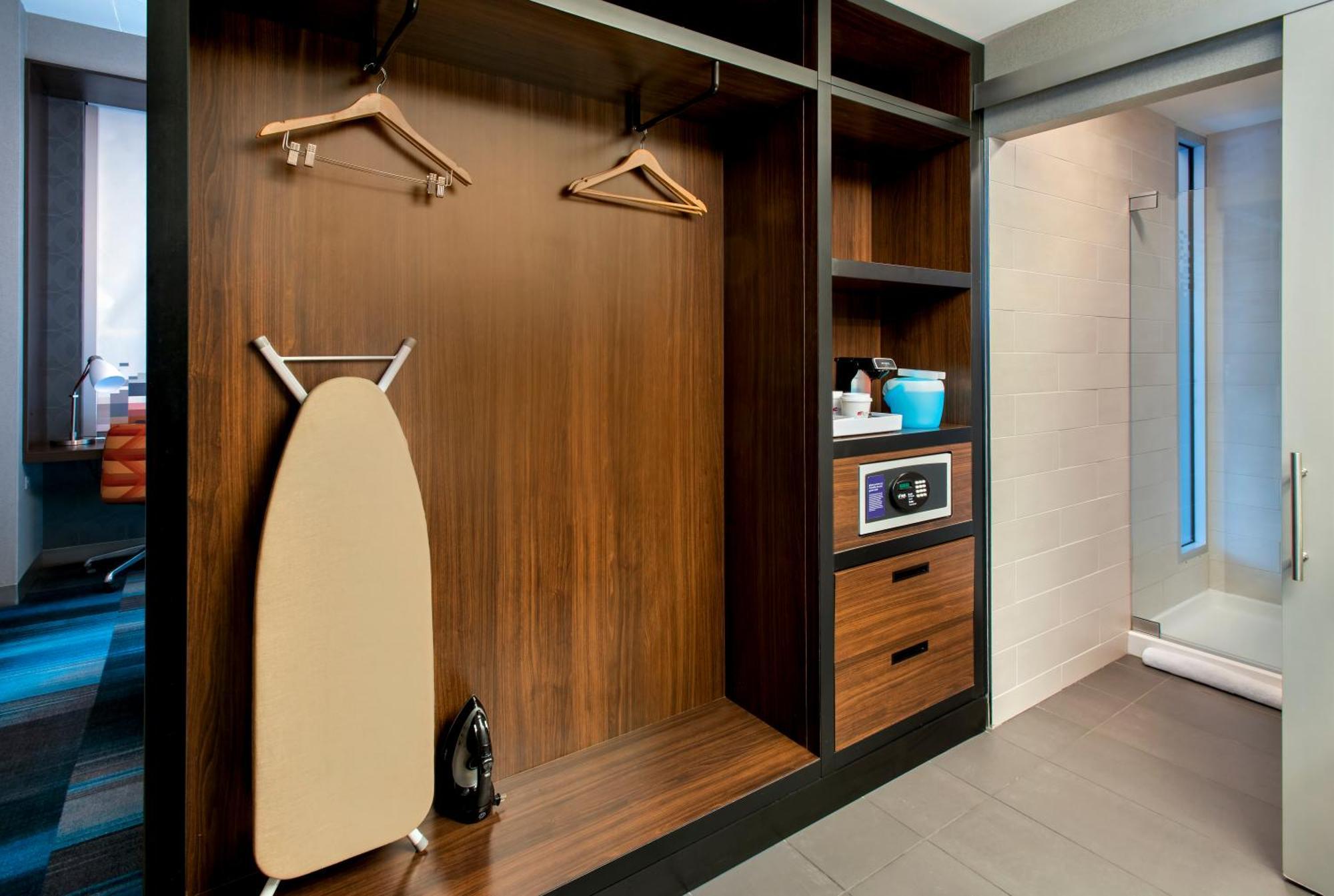Breezy King, Larger Guest room, 1 King
