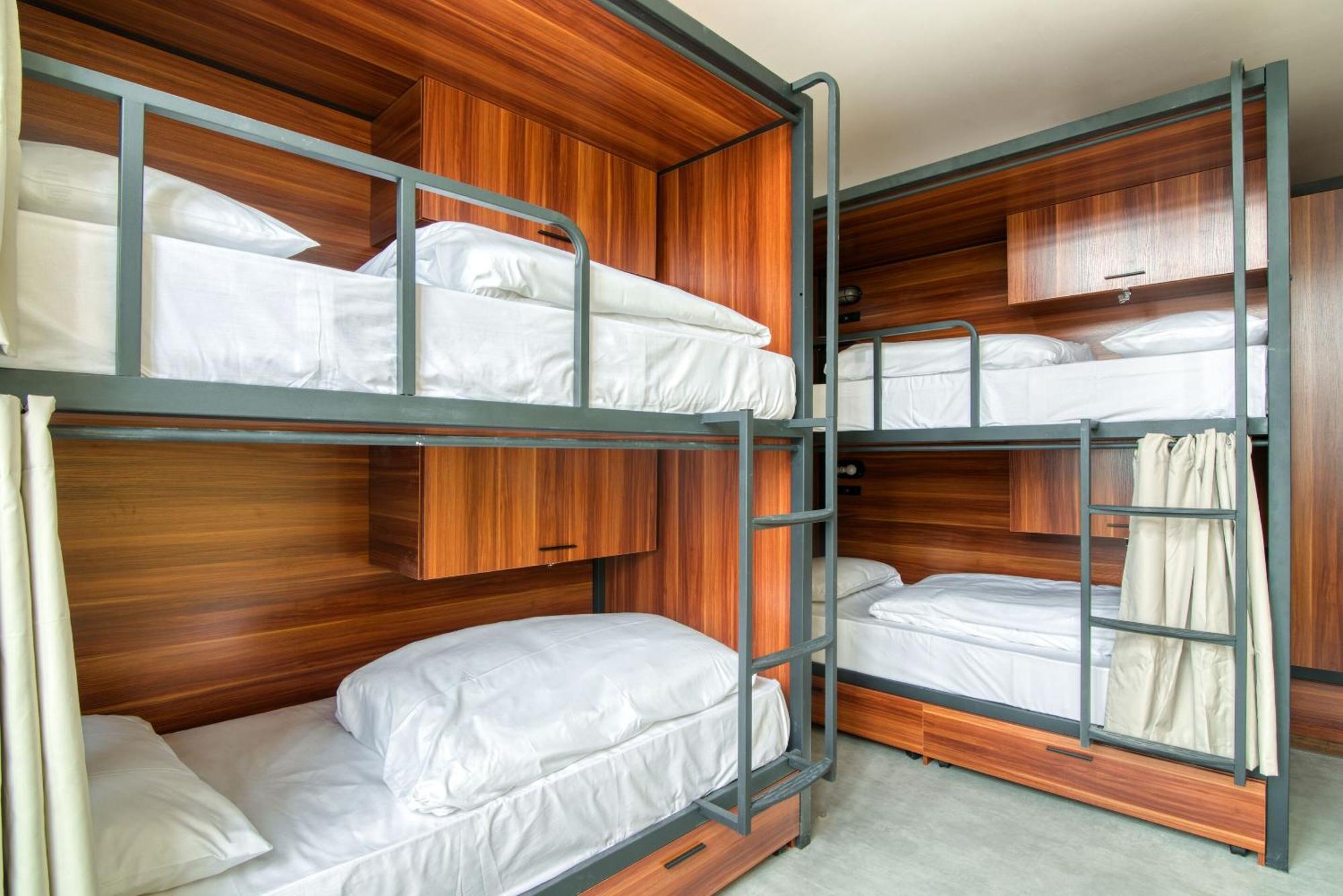 Cama en habitación compartida mixta de 10 camas