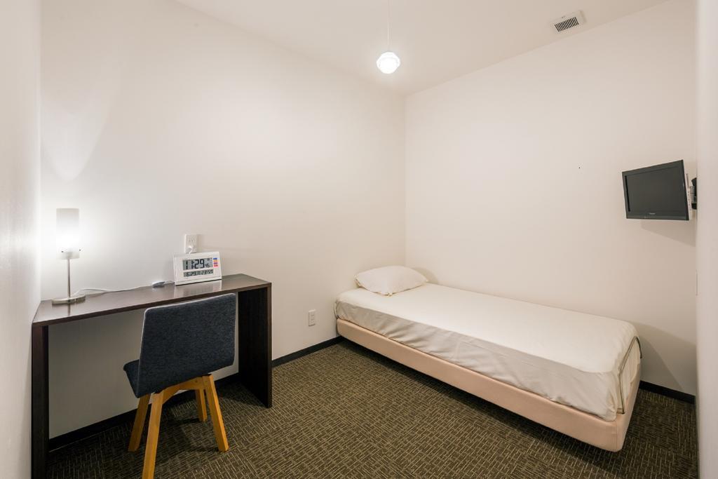 Quarto Deluxe com Chuveiro e Toalete Compartilhados - Apenas Mulheres