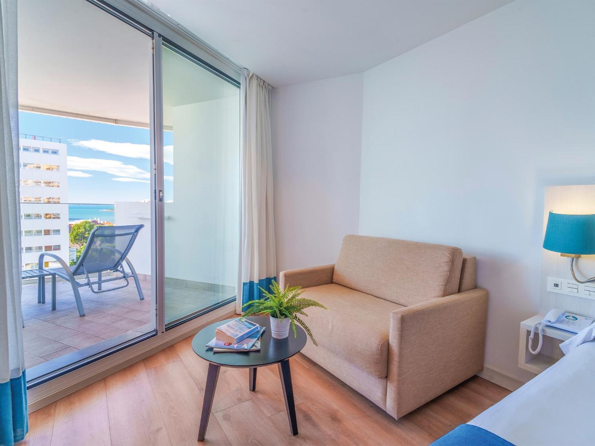 Habitación Doble con vistas laterales al mar al atardecer