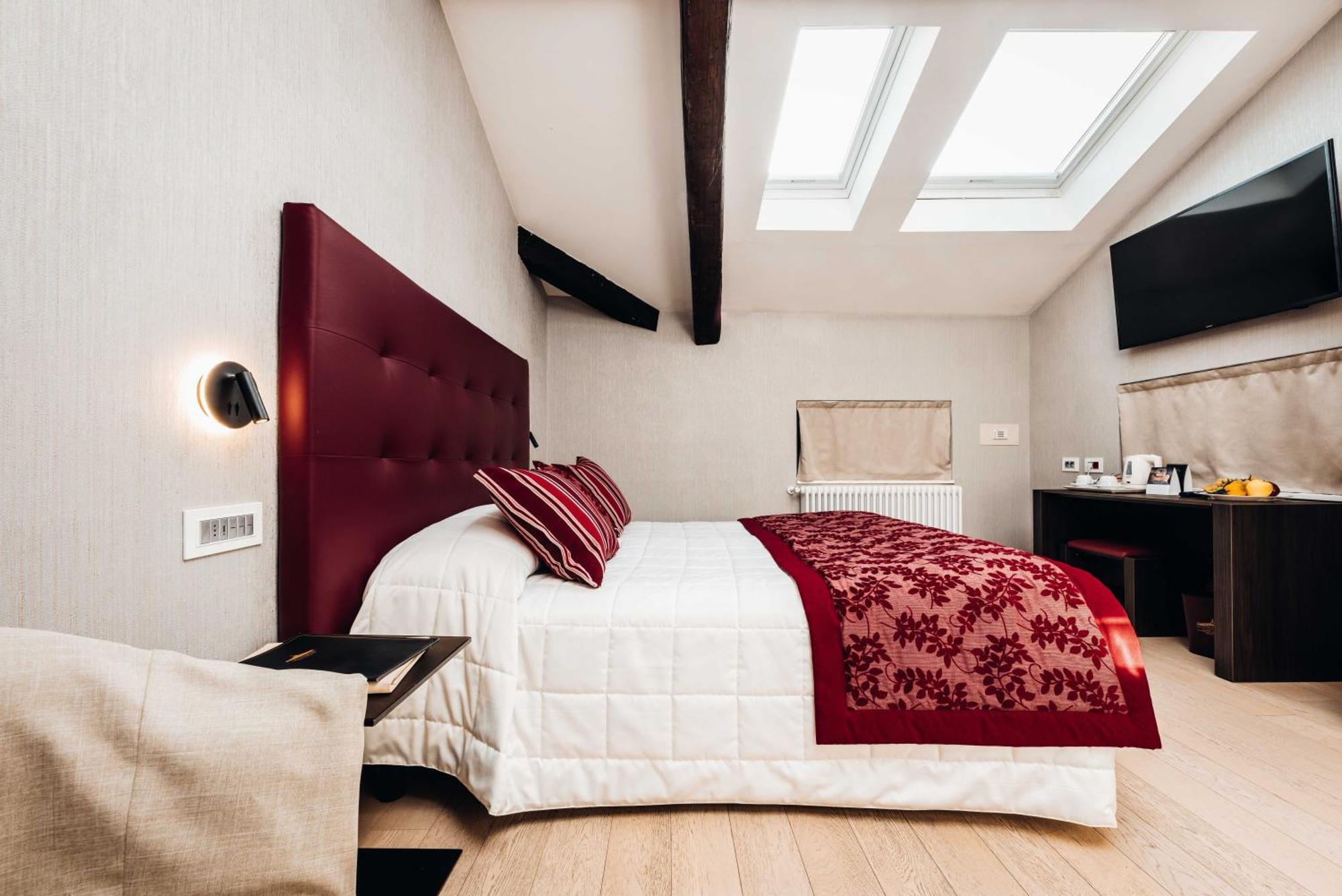 Double Room - Attic,1580377813:JPEG
