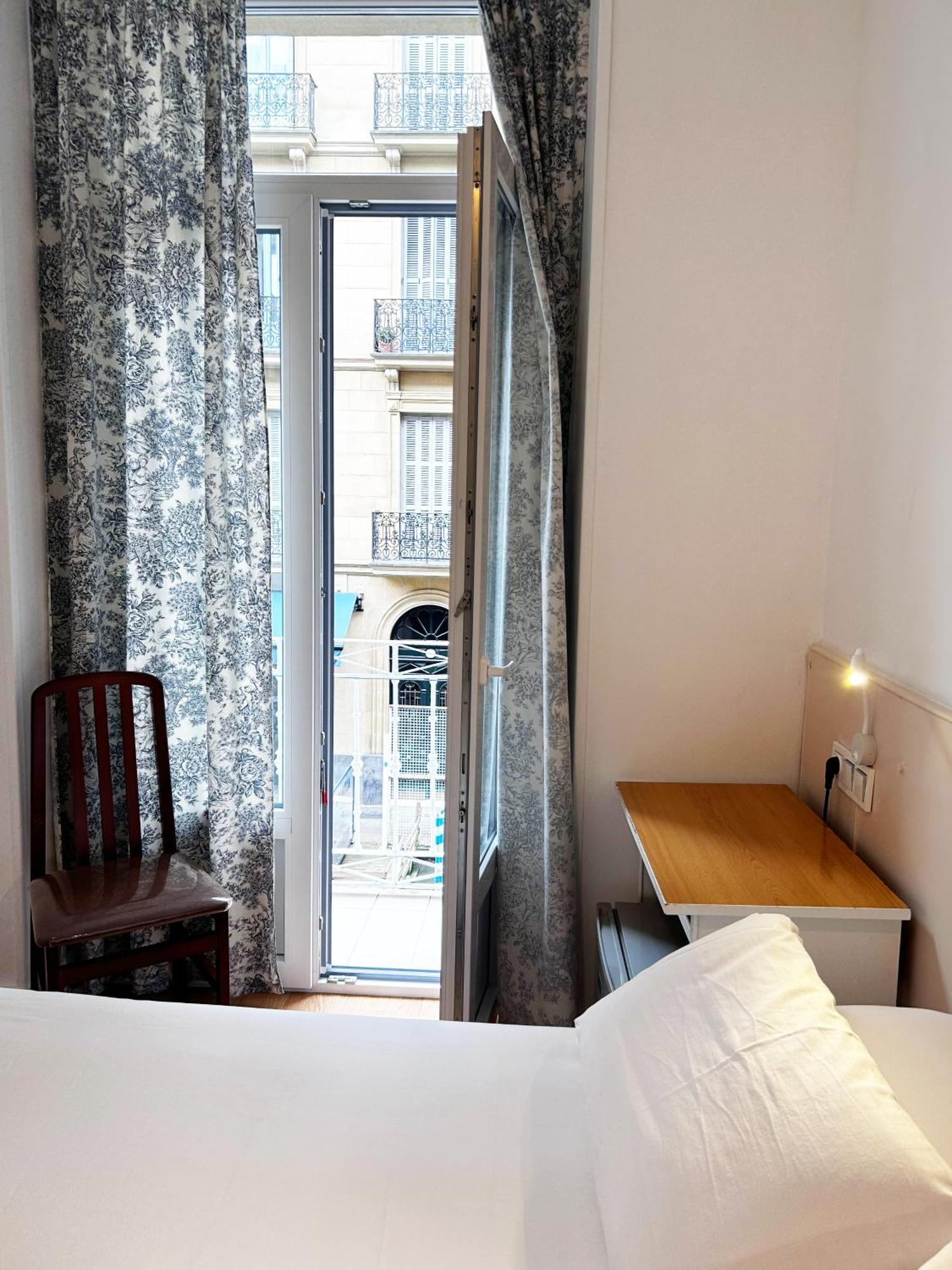 Chambre Lit Queen-Size avec Balcon