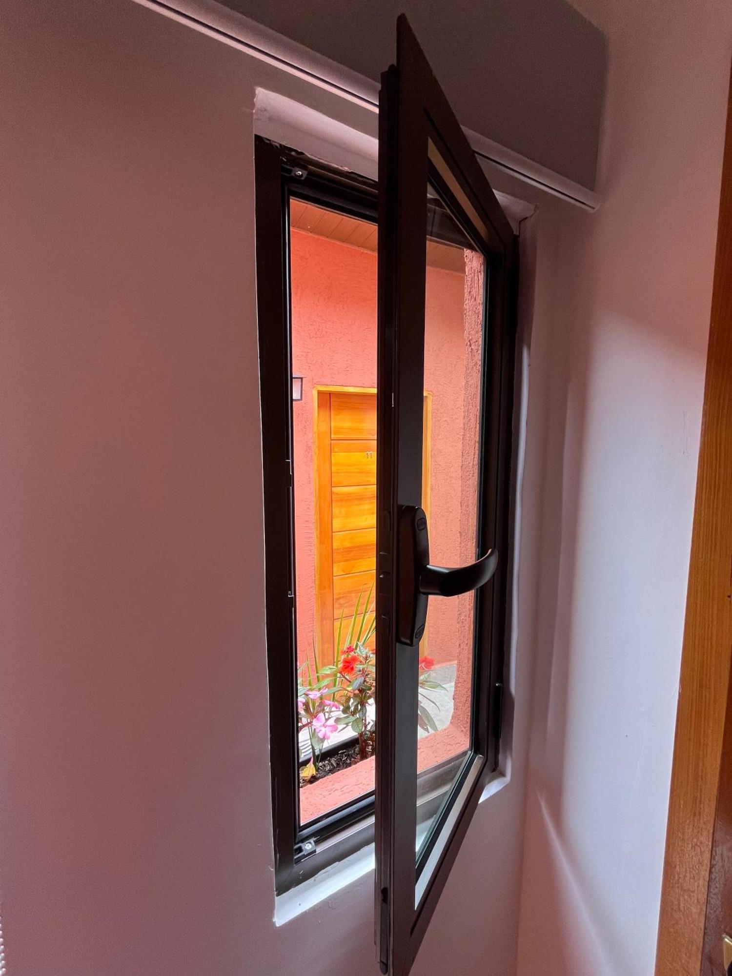 Quarto Individual com Casa de Banho Privativa
