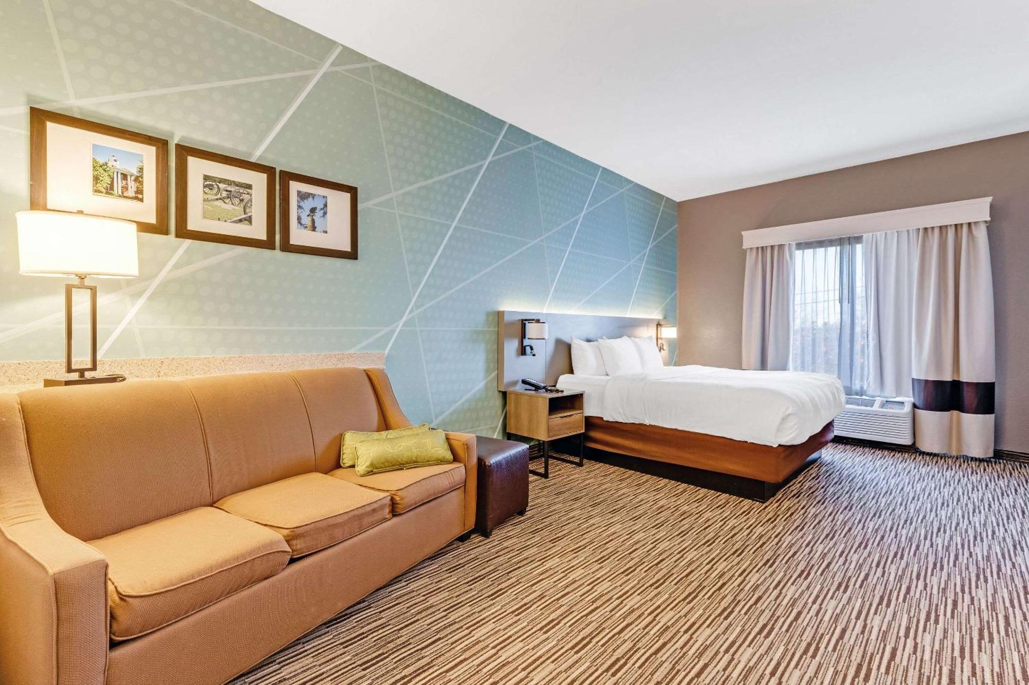King Suite - Accessible/Non-Smoking