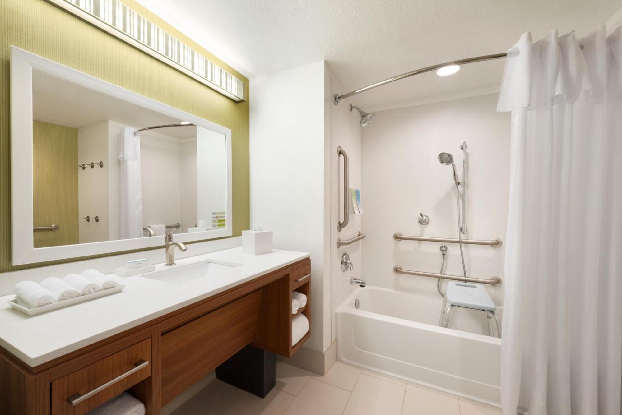 King Suite - Mobility Access/Non-Smoking