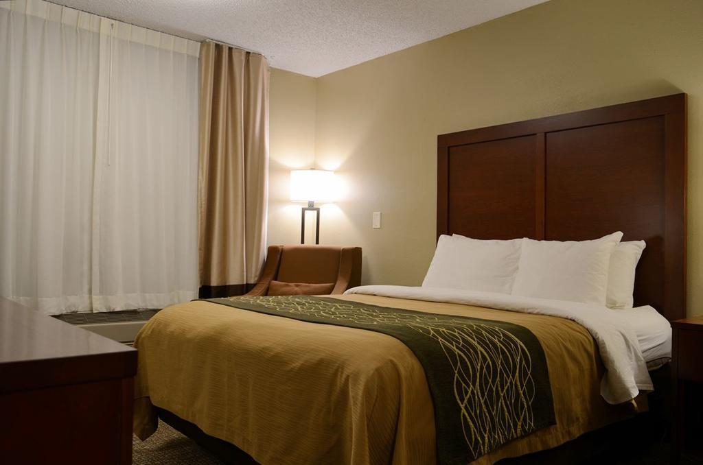 Queen Room - Mobility Accessible - Non-Smoking