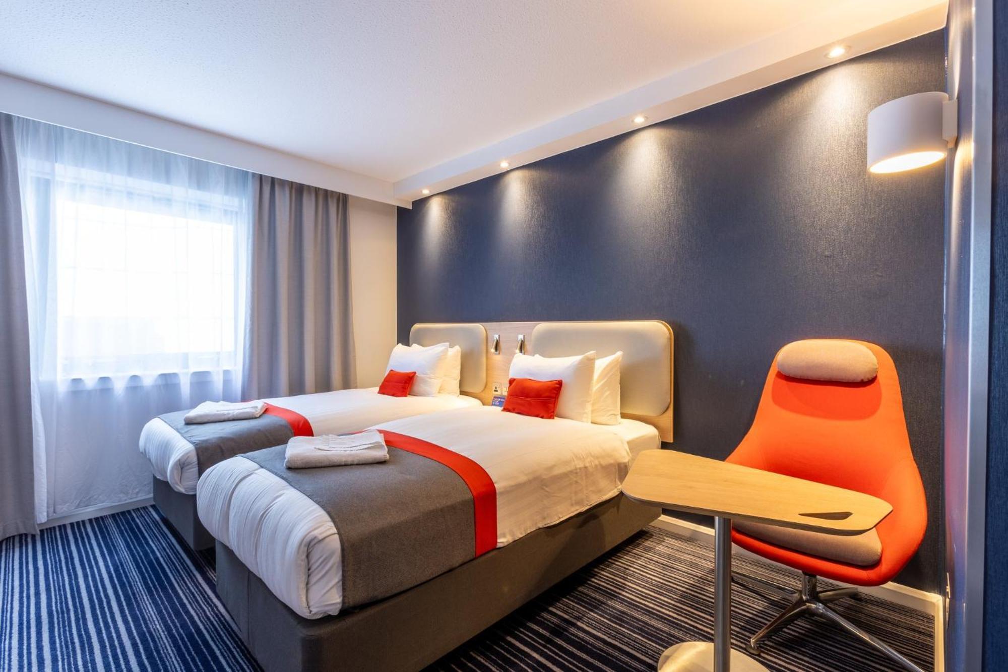 Standaard Tweepersoonskamer met 2 Aparte Bedden en Gratis Warm Ontbijt