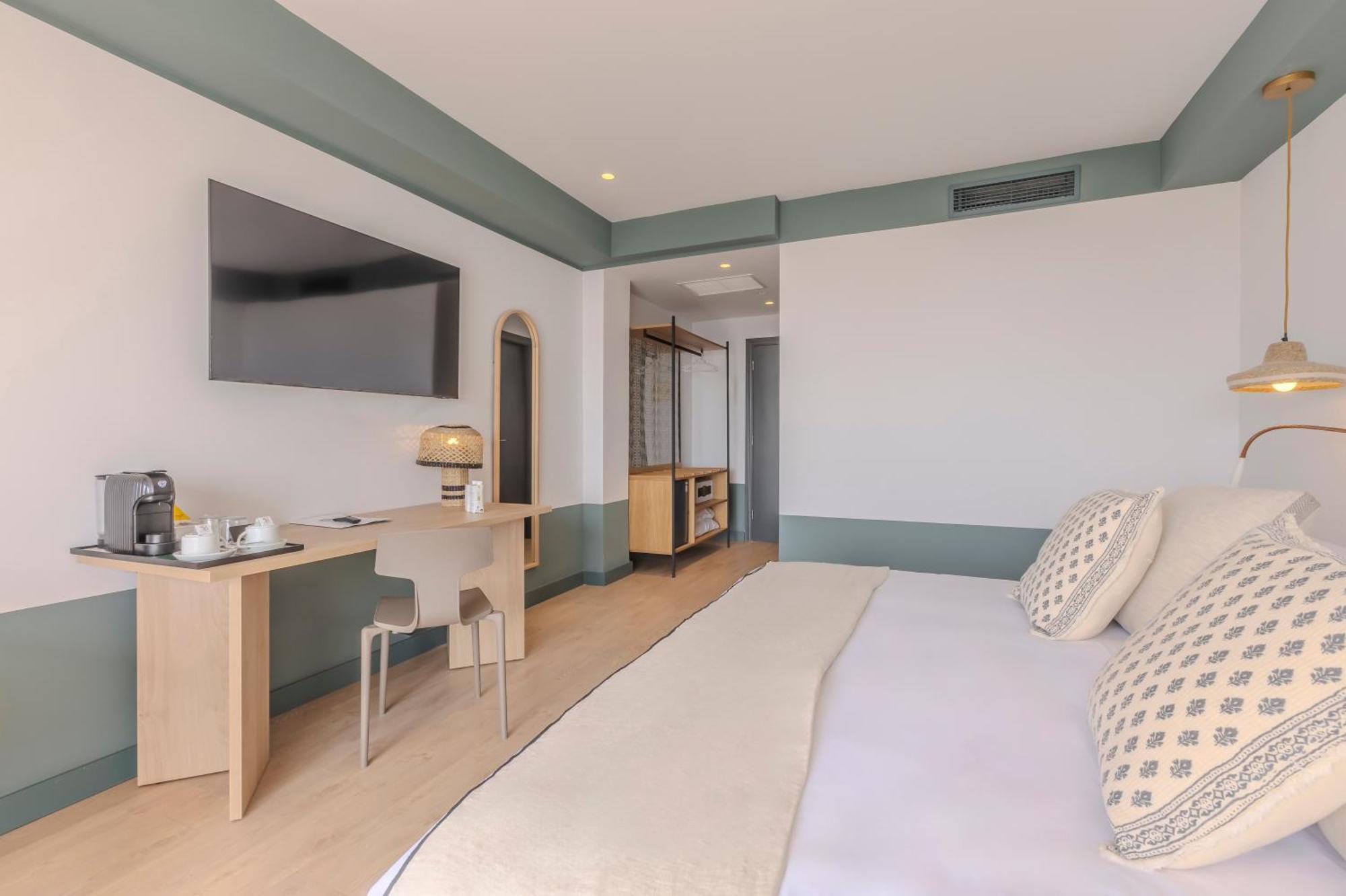 Chambre Triple (2 Adultes & 1 Enfant)