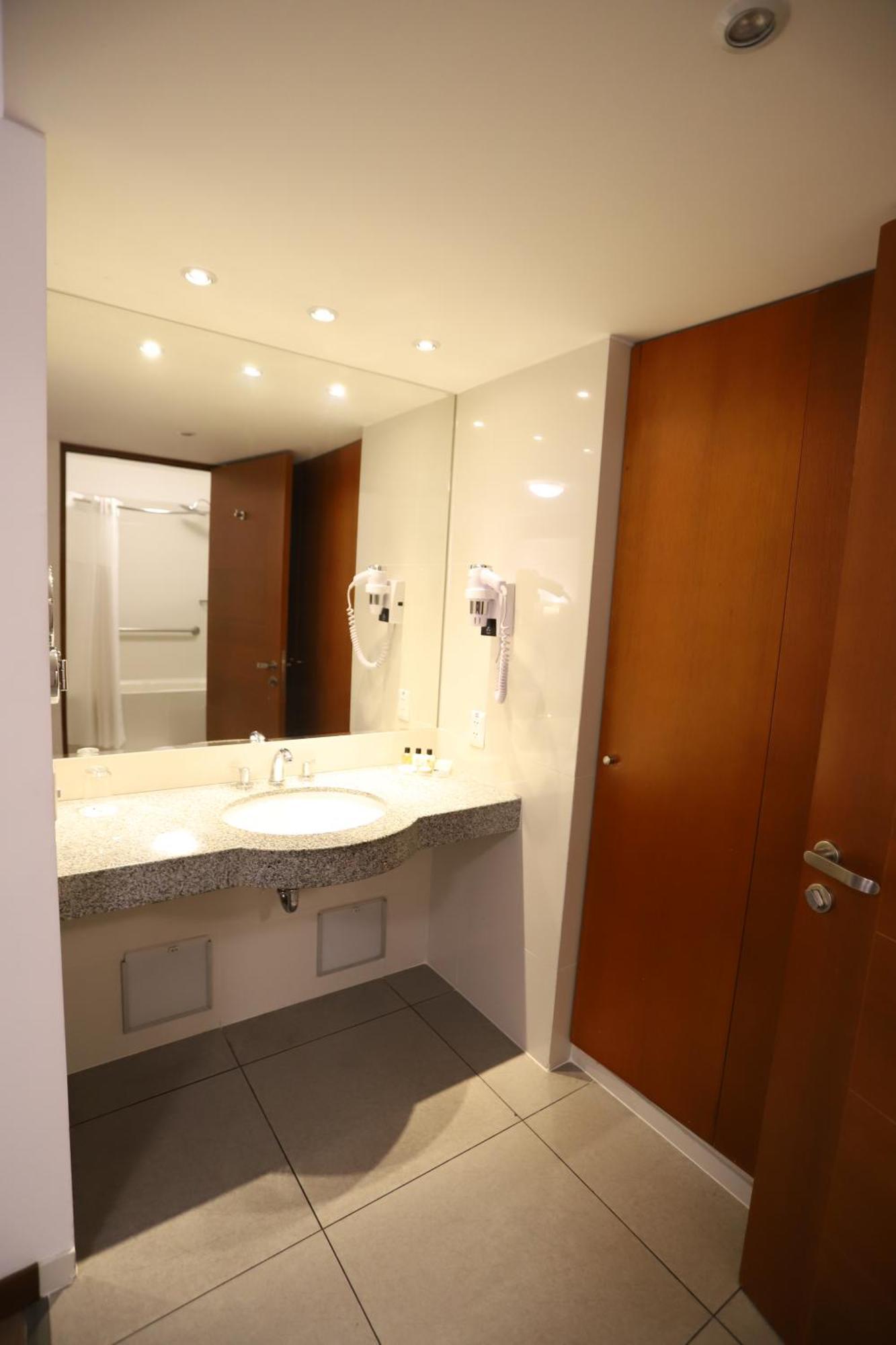 Queen Room - Disability Access