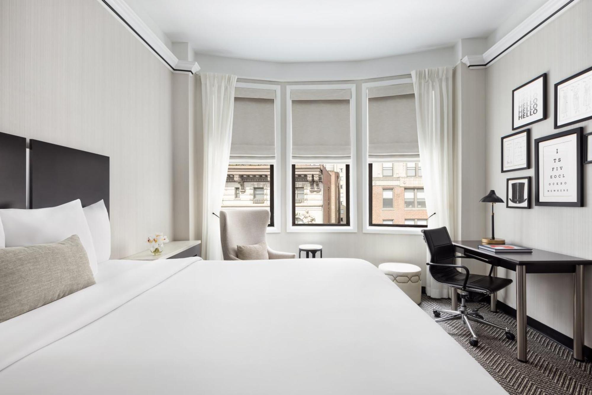 Habitación con cama extragrande.