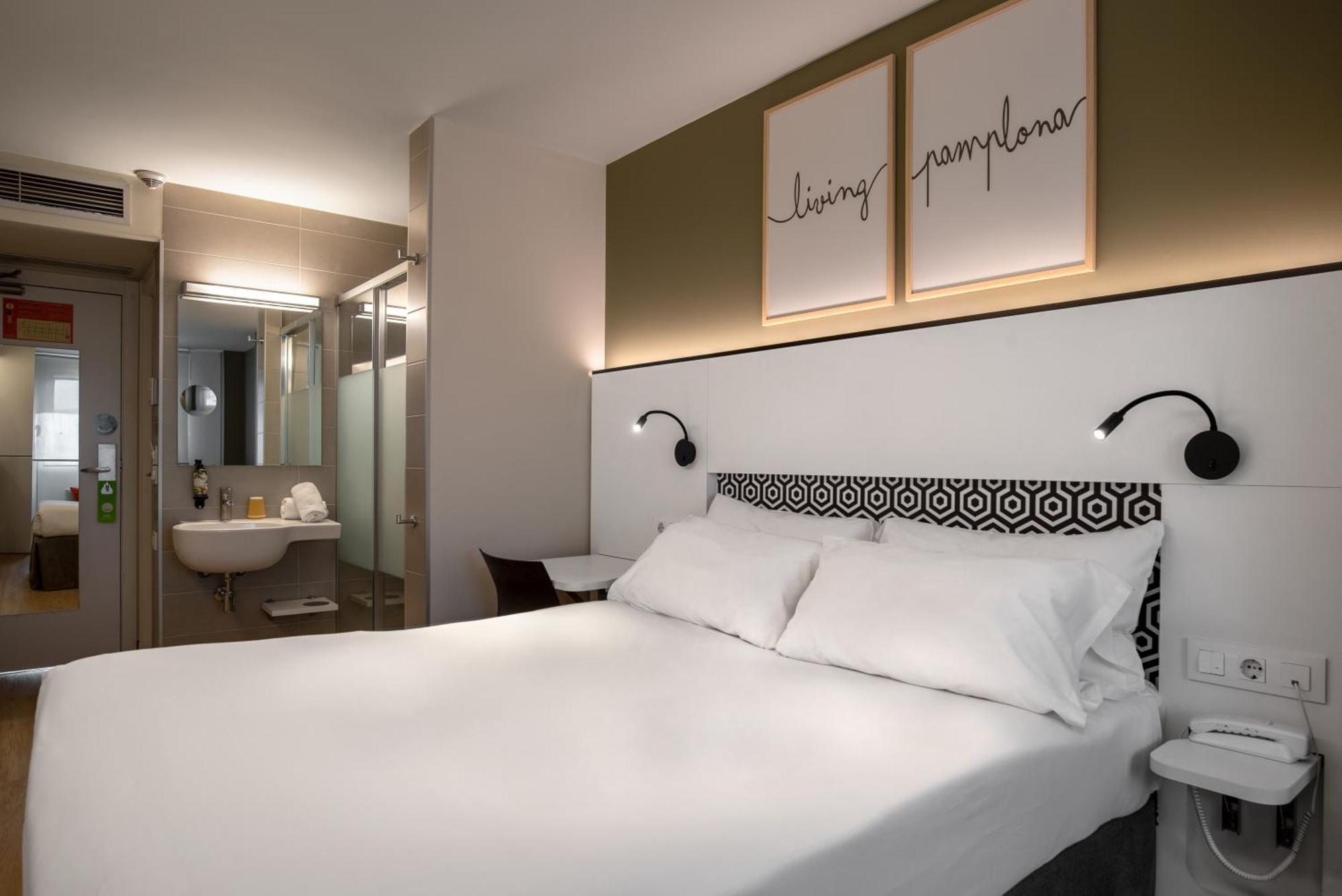 Twin Room,1539719329:JPEG