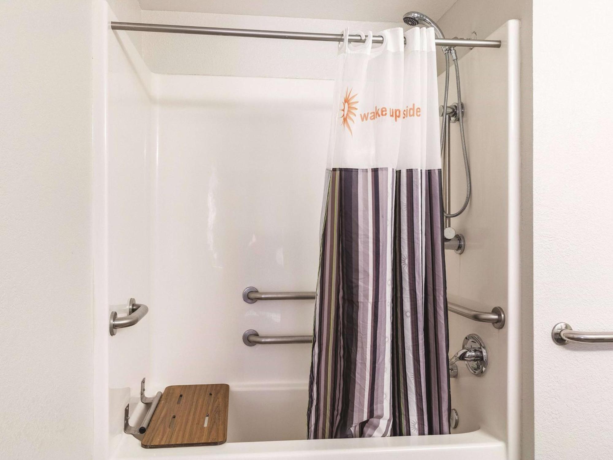 Zimmer mit Kingsize-Bett und Badewanne - barrierefrei/für Hörgeschädigte geeignet - Nichtraucher
