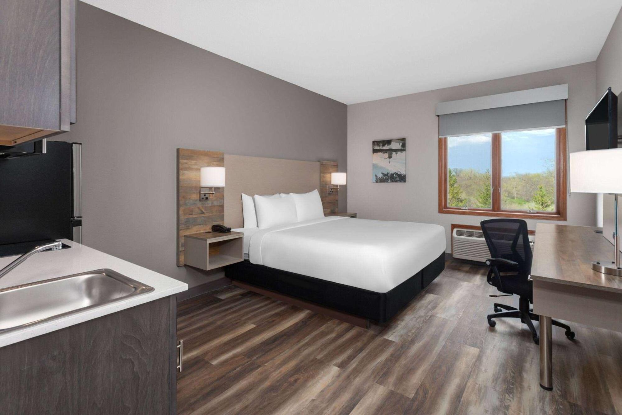 One-Bedroom King Efficiency Suite - Non-Smoking