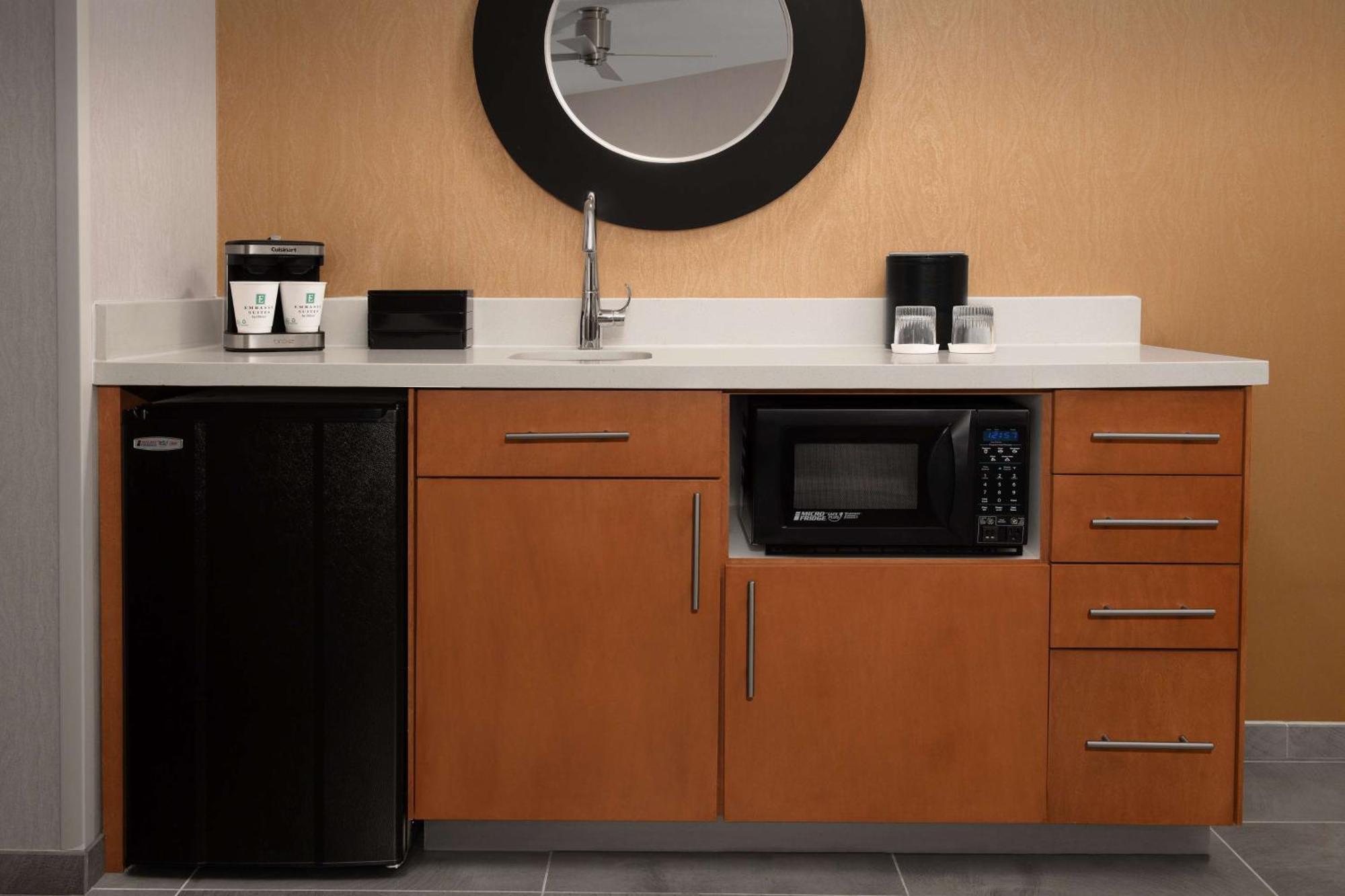 King Suite with Accessible Tub - Mobility and Hearing Access/Non-Smoking,1588092653:JPEG