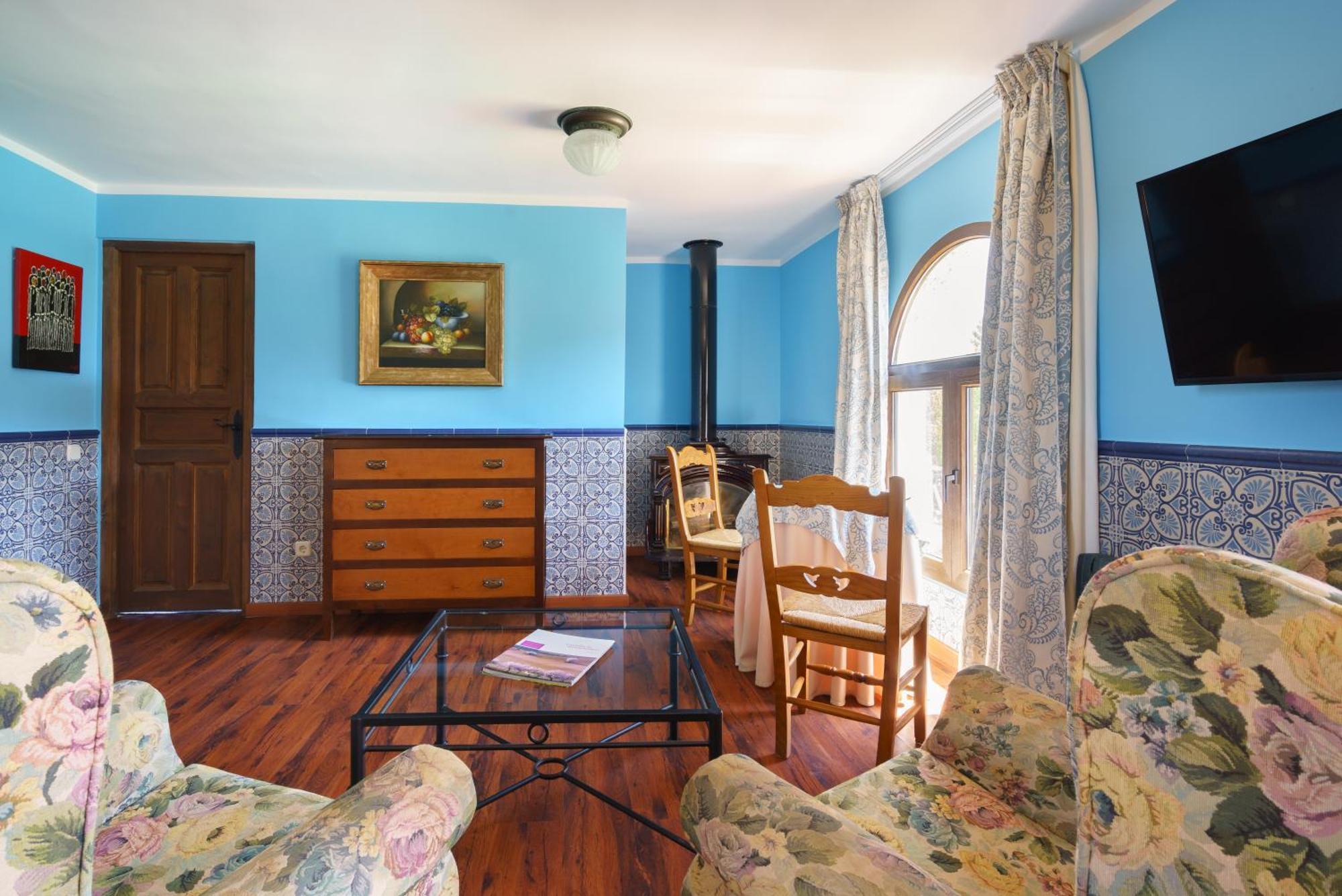 Deluxe Double Room with Balcony,1327515791:JPEG