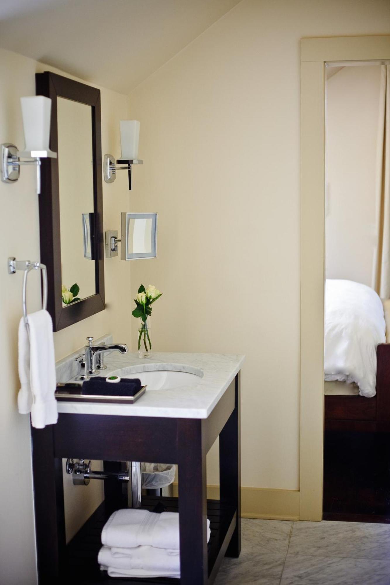 Deluxe King Suite