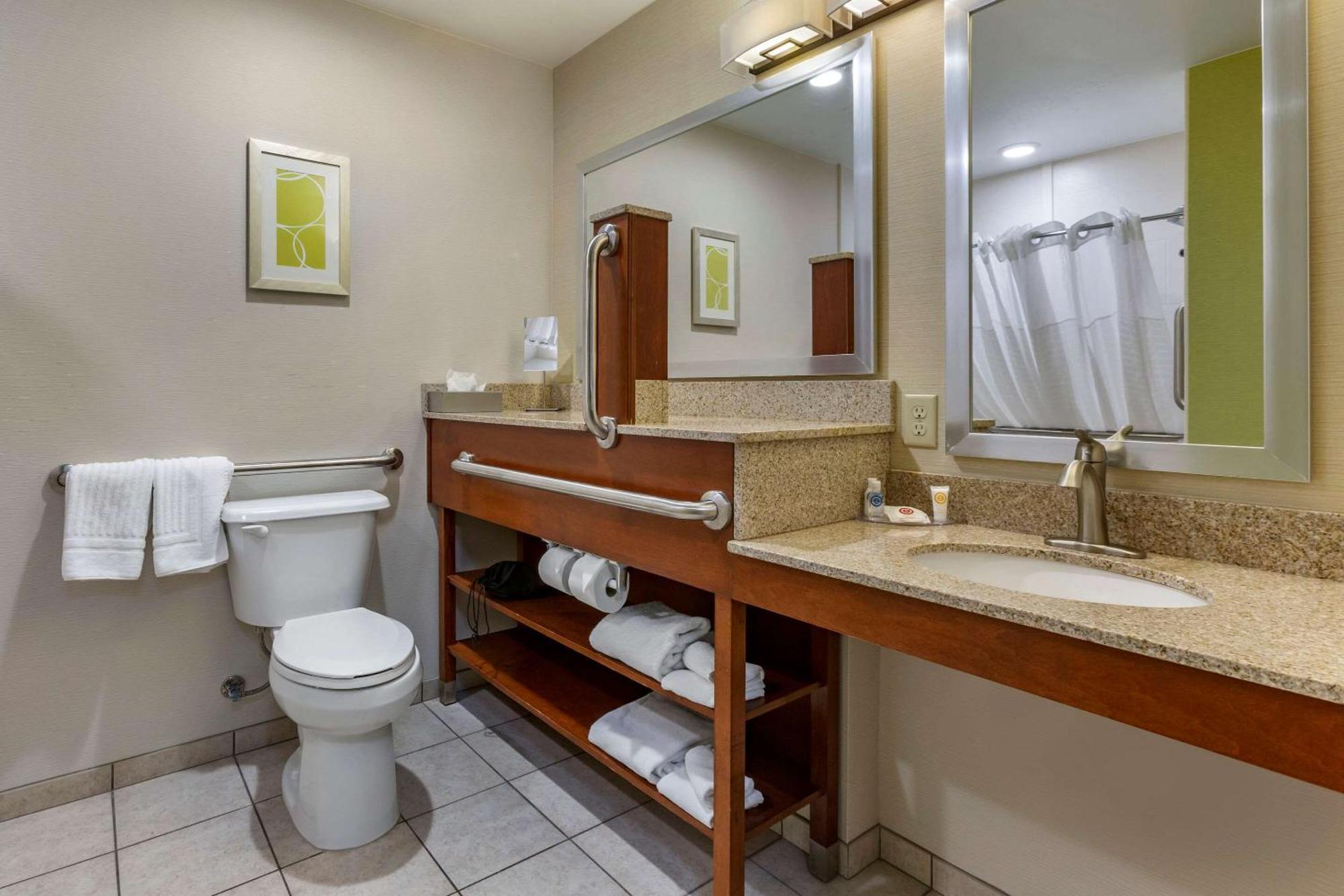 Queen Room - Accessible/Non-Smoking