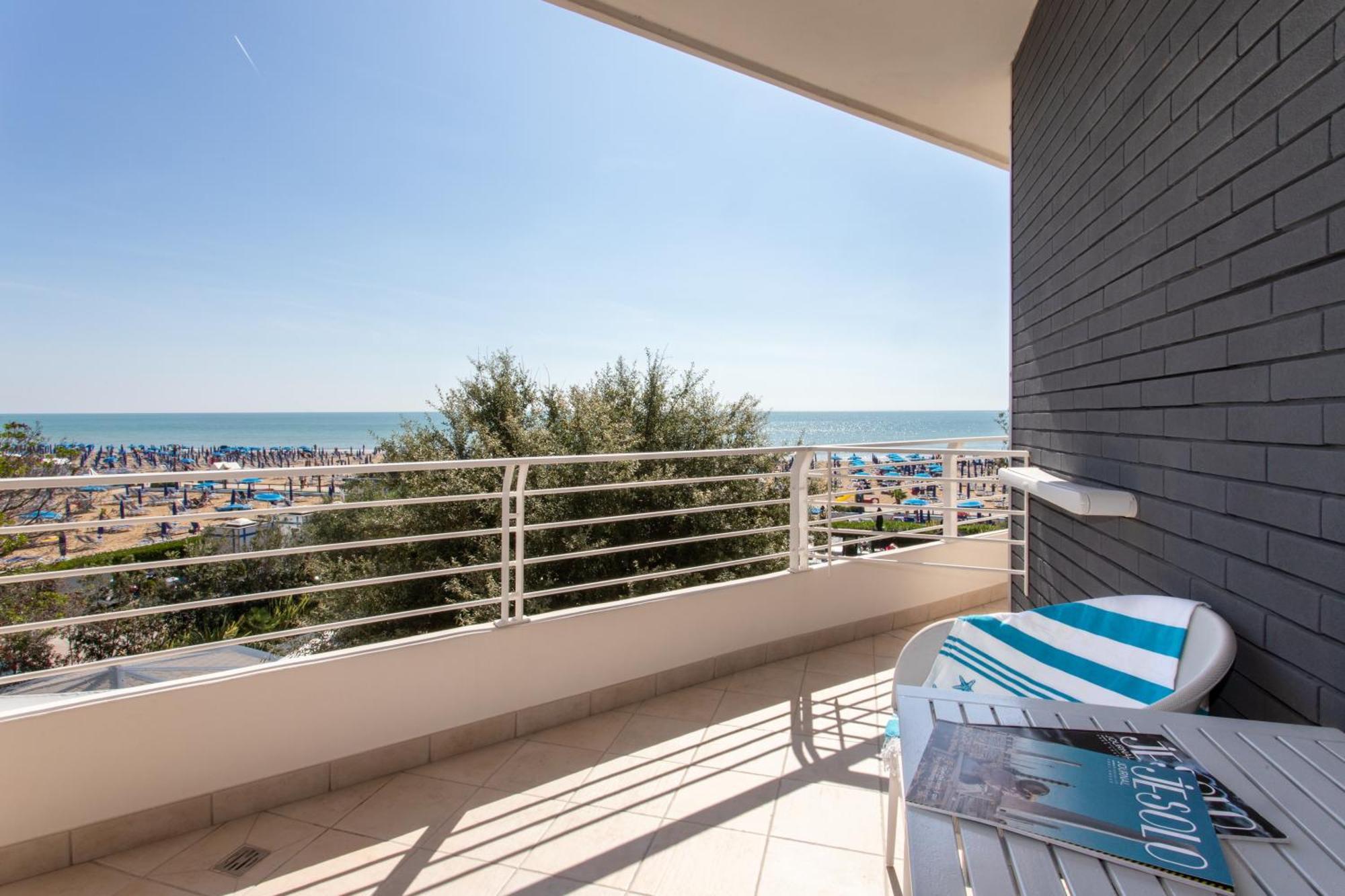 Classic Triple Room with Sea and Pool View