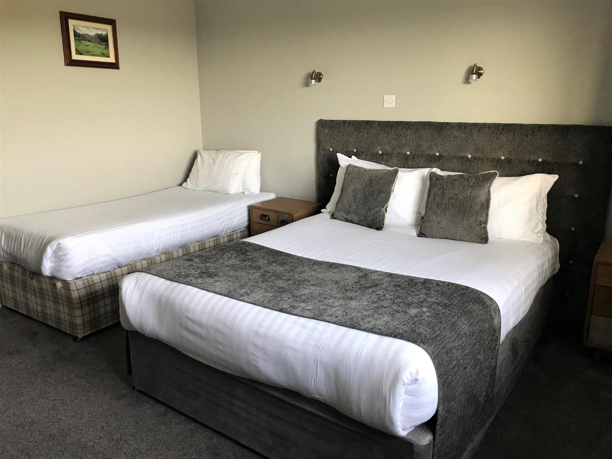 Family Room (2 Adults + 1 Child),1589508479:JPEG
