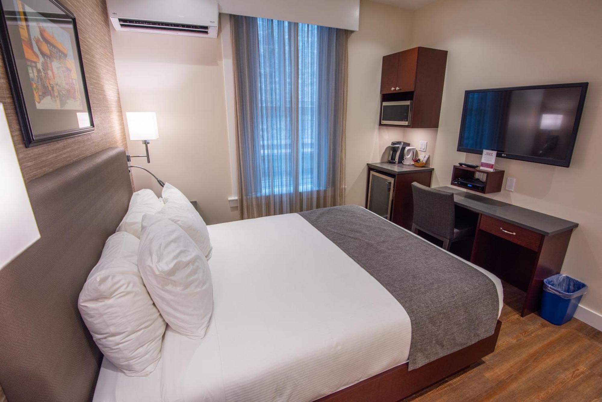 Queen room- Newly Renovated