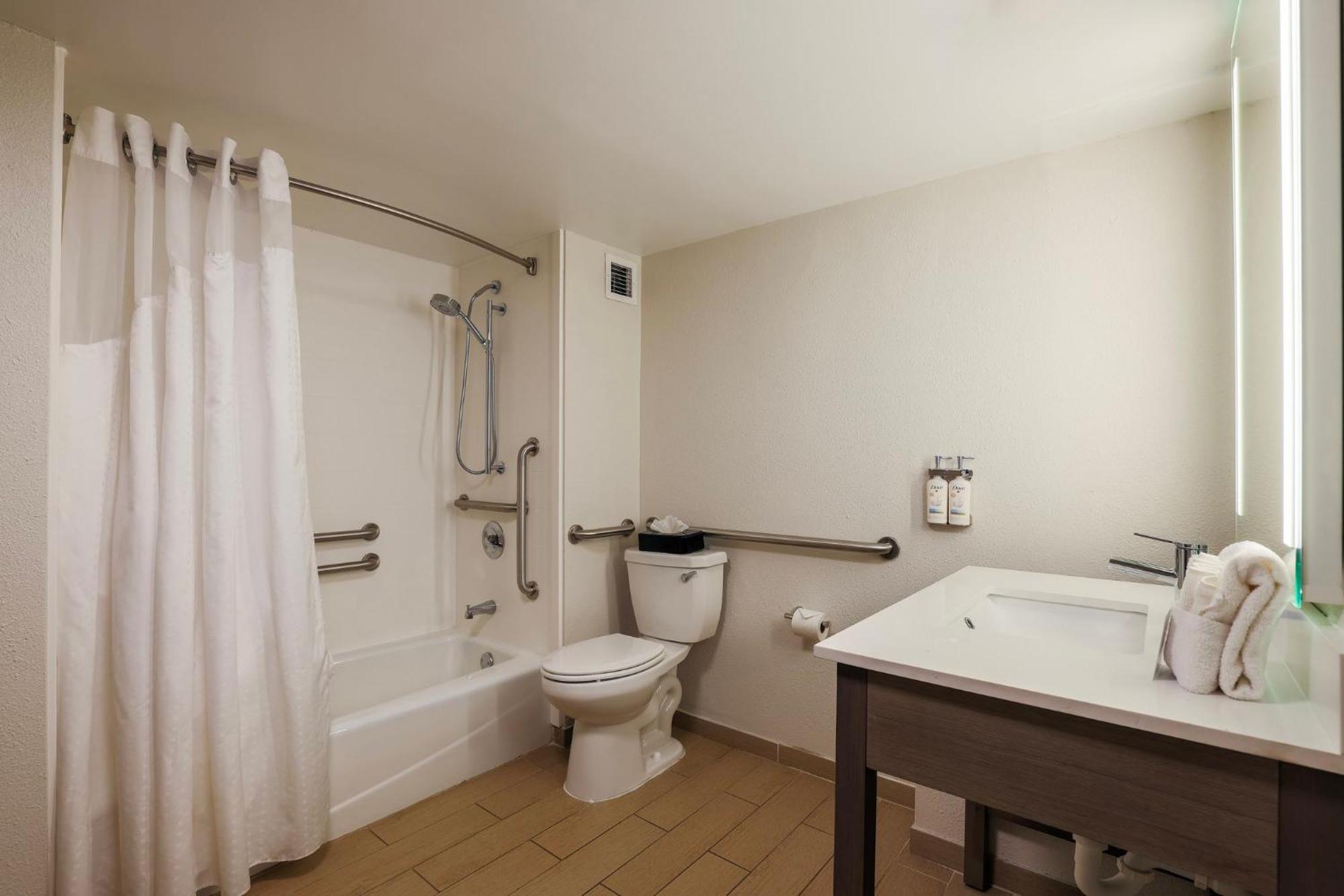 Queen Room - Disability Access