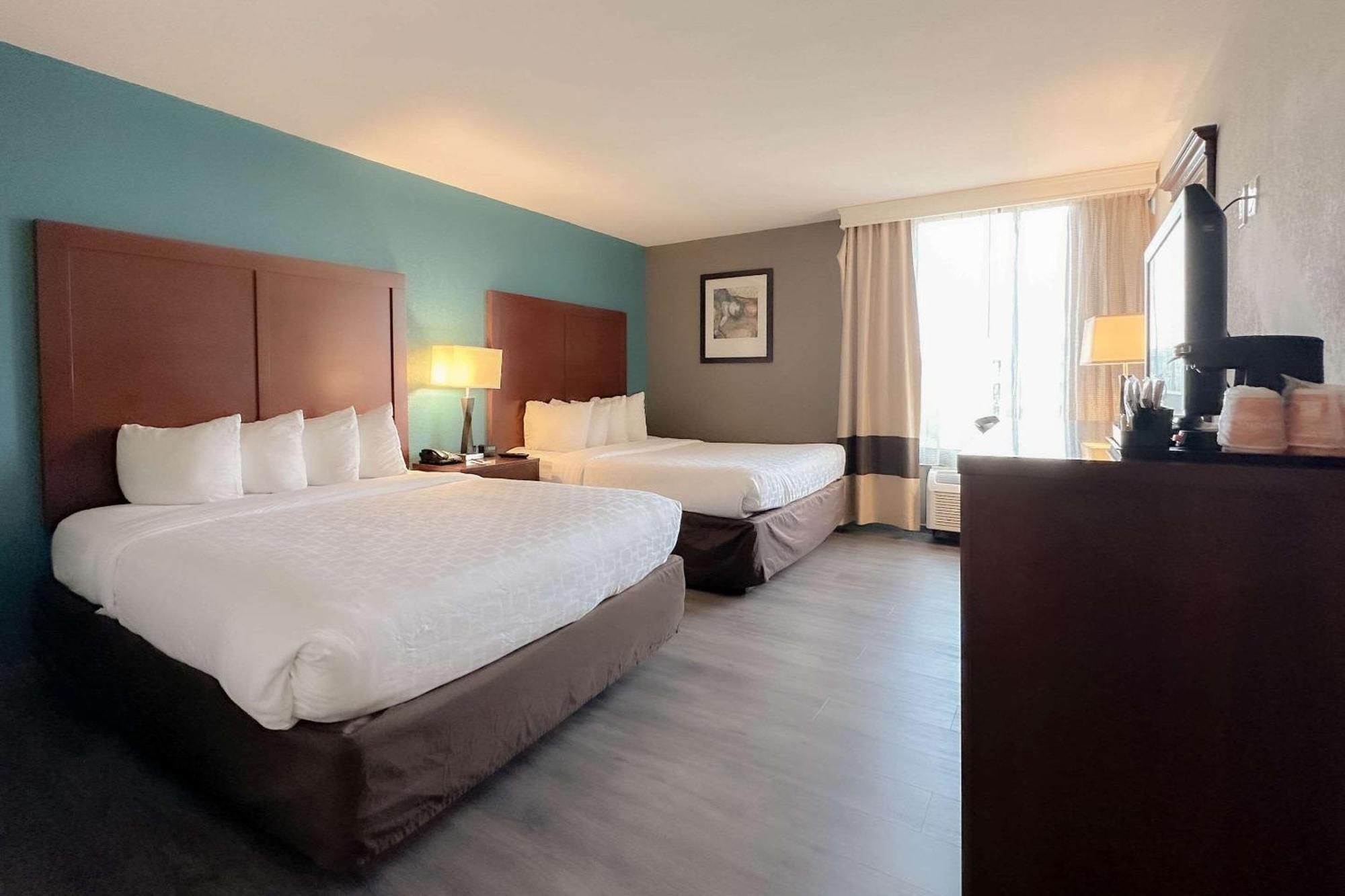 Deluxe Queen Room with Two Queen Beds with Sofa Bed,1590337047:JPEG
