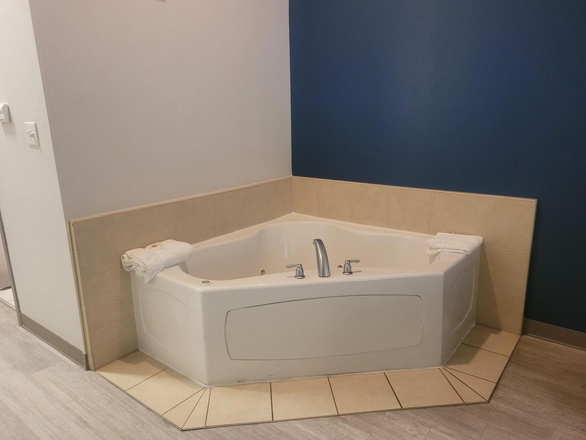King Suite with Whirlpool - Non smoking