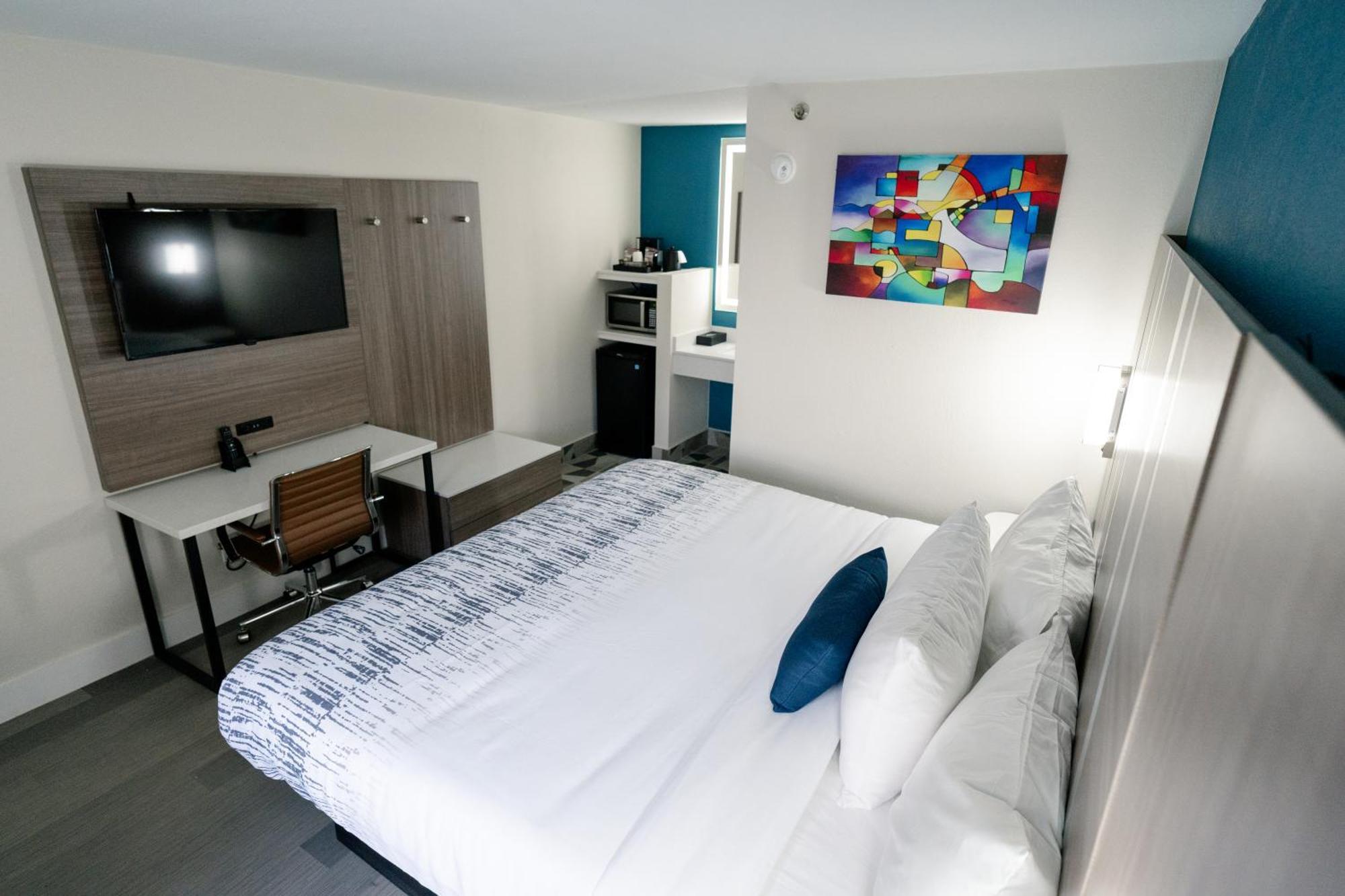 Standard King Room - Non-Smoking