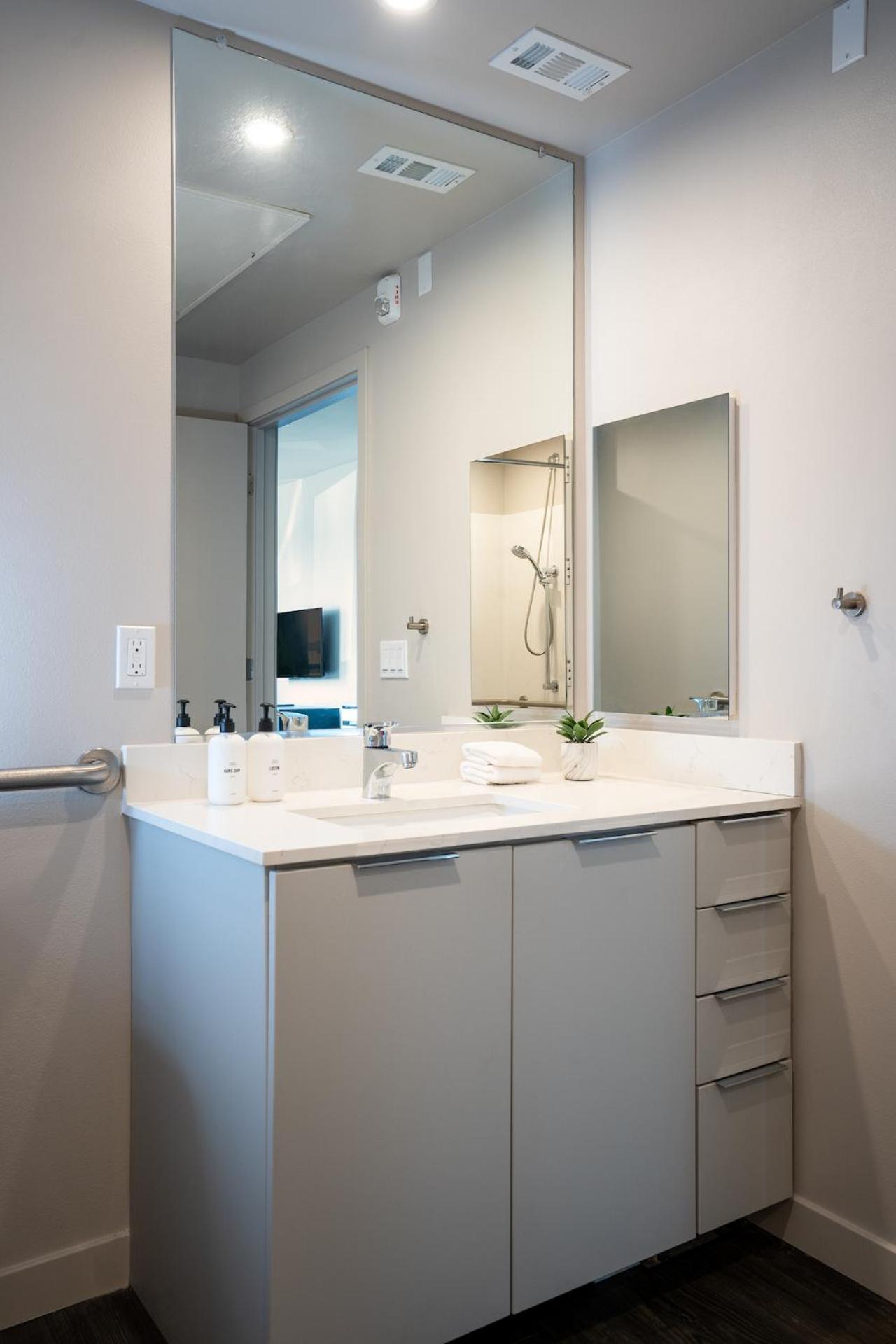 Deluxe Studio mit Queensize-Bett (SB-Check-in mit virtueller Rezeption)