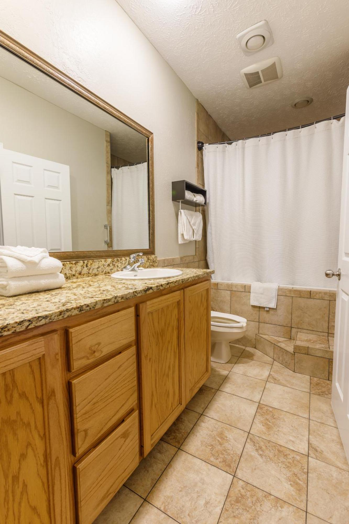 Deluxe Suite with Spa Bath