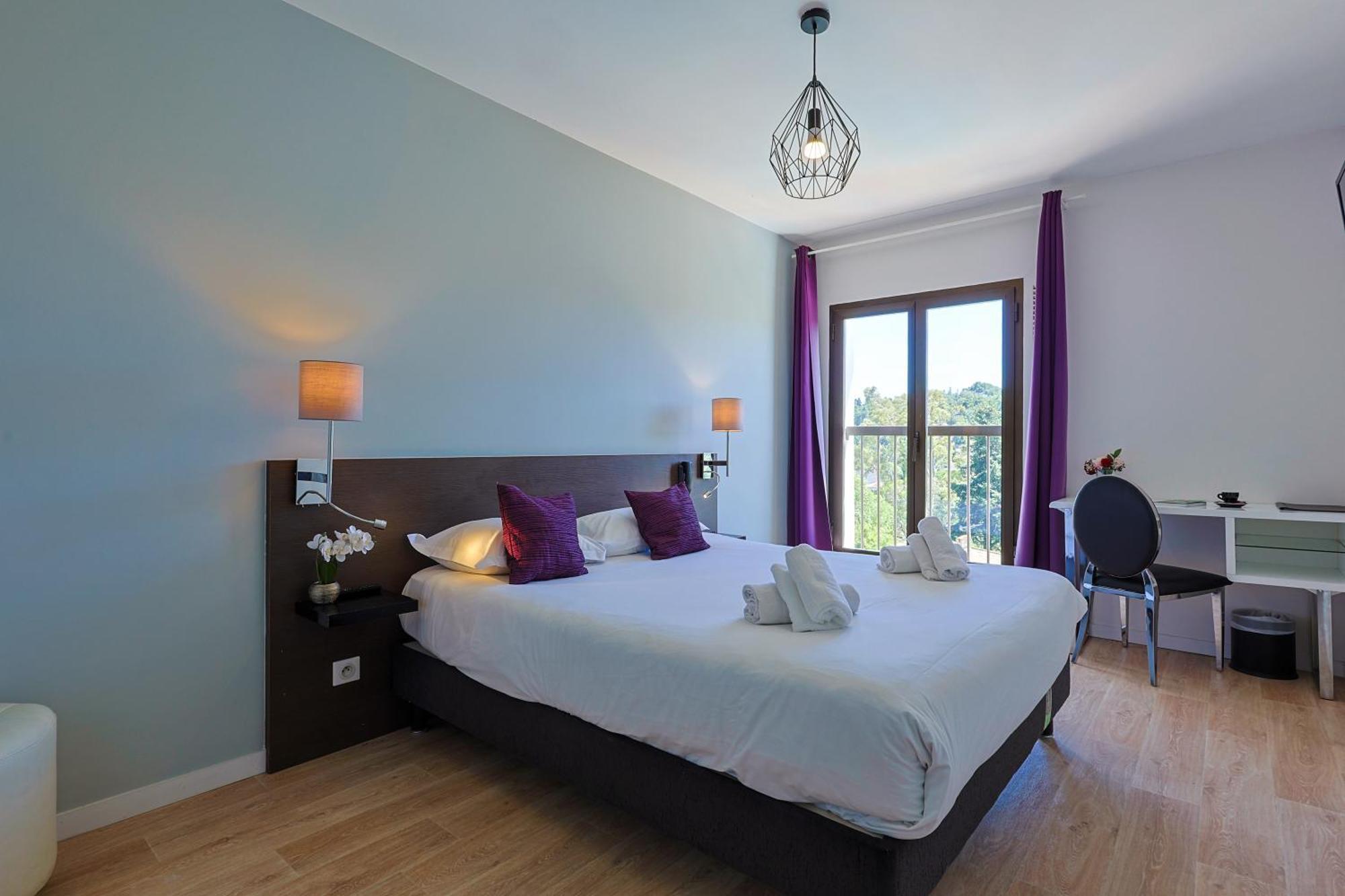 Chambre Double Supérieure - Vue sur Piscine