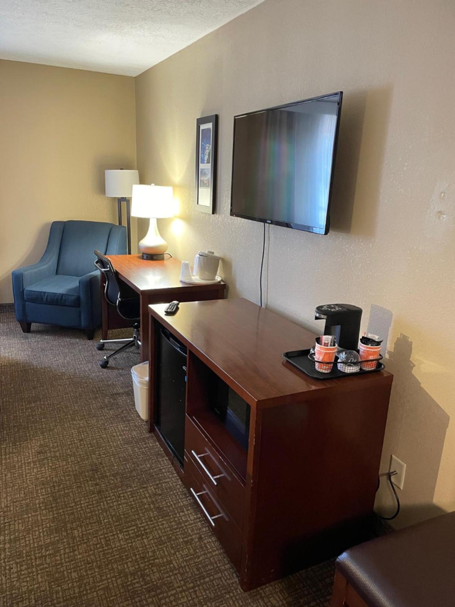 Accessible Queen Room - Non-Smoking