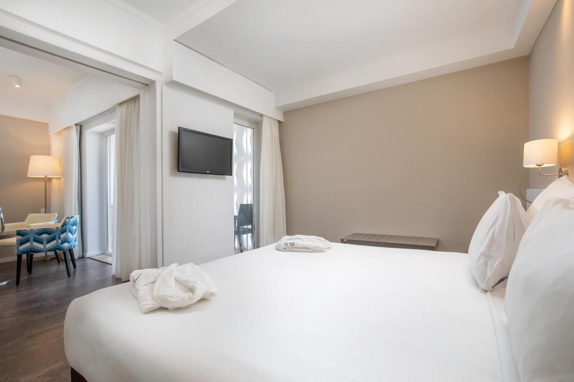 Suite with City View,1592872817:JPEG
