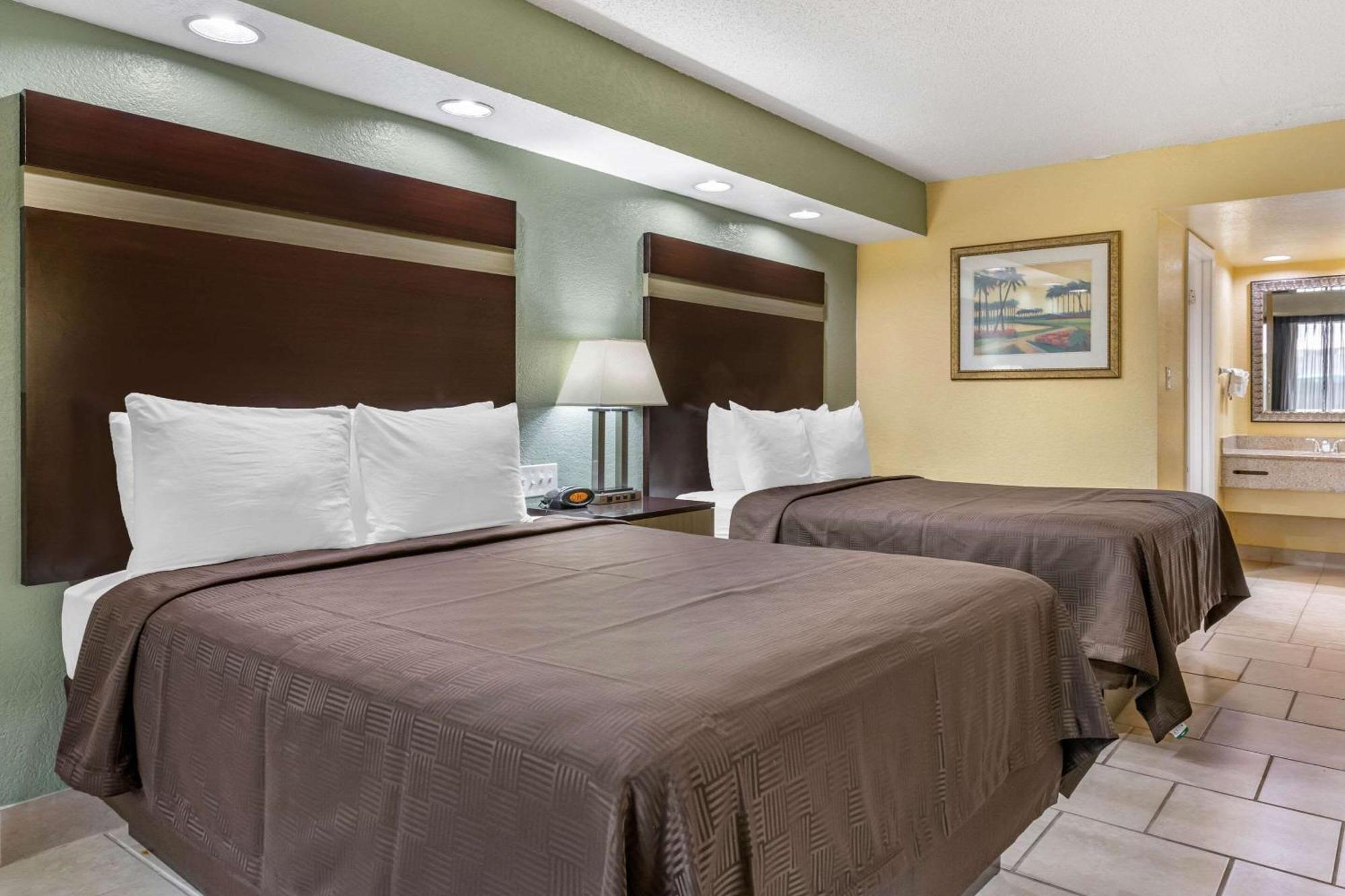 Queen Room with Two Queen Beds - Non-Smoking/Ground Floor