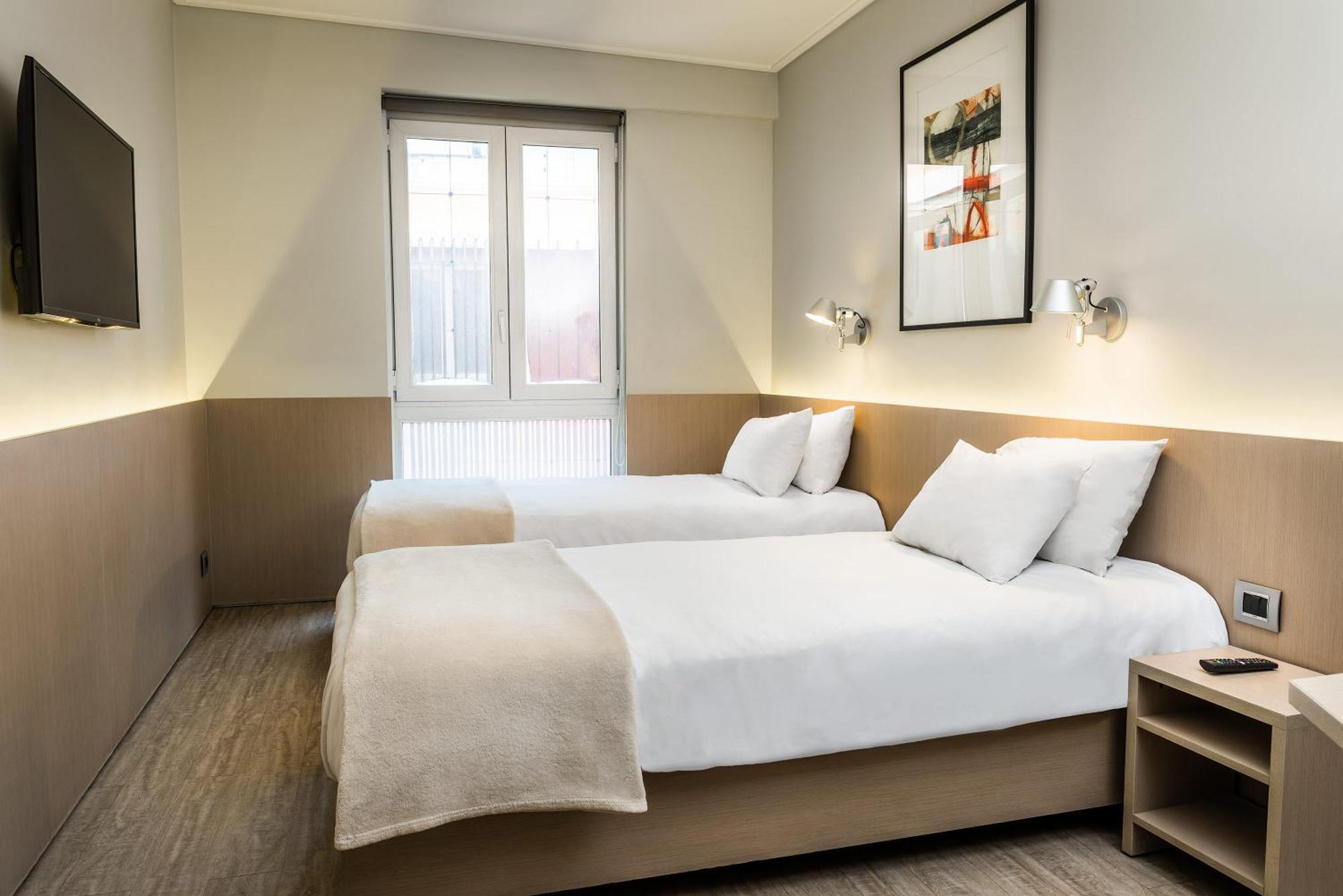Twin Room,1592929606:JPEG