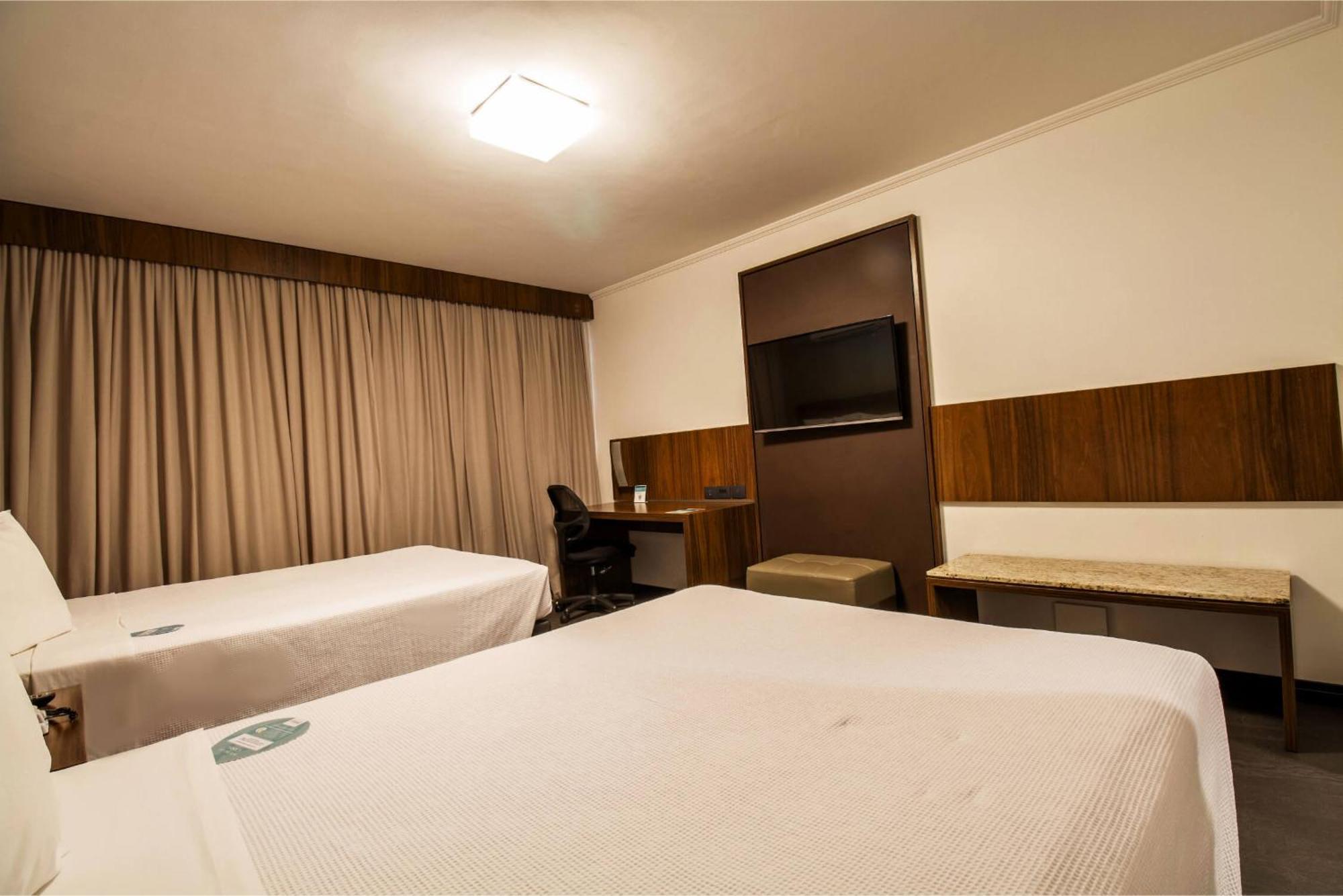 Quarto Duplo Superior com 2 Camas de Casal