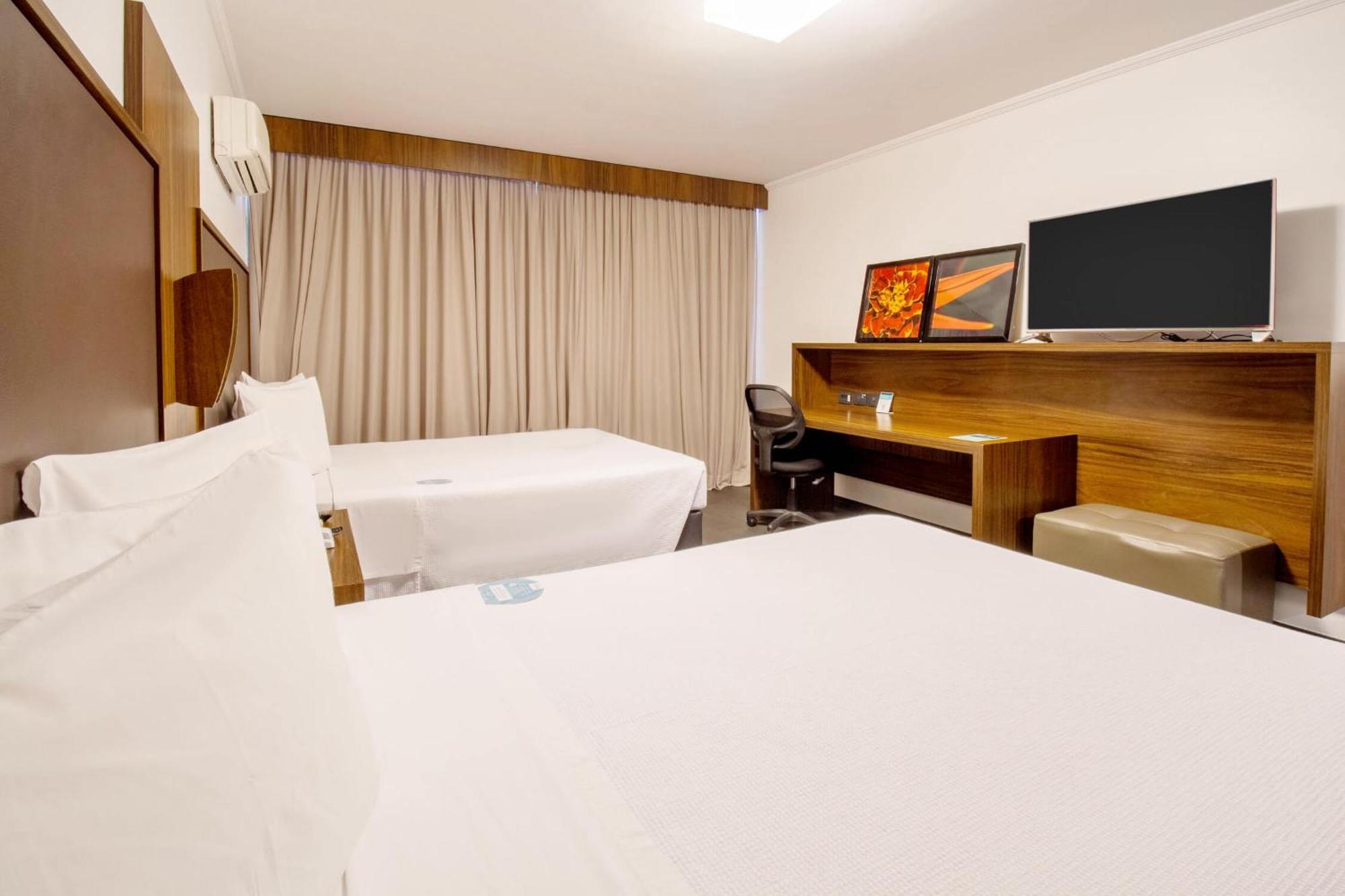 Quarto Duplo Deluxe com 2 Camas de Casal