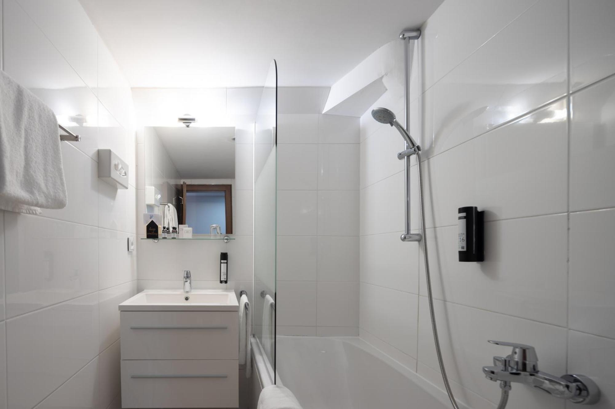 Single Room,1595402701:JPEG