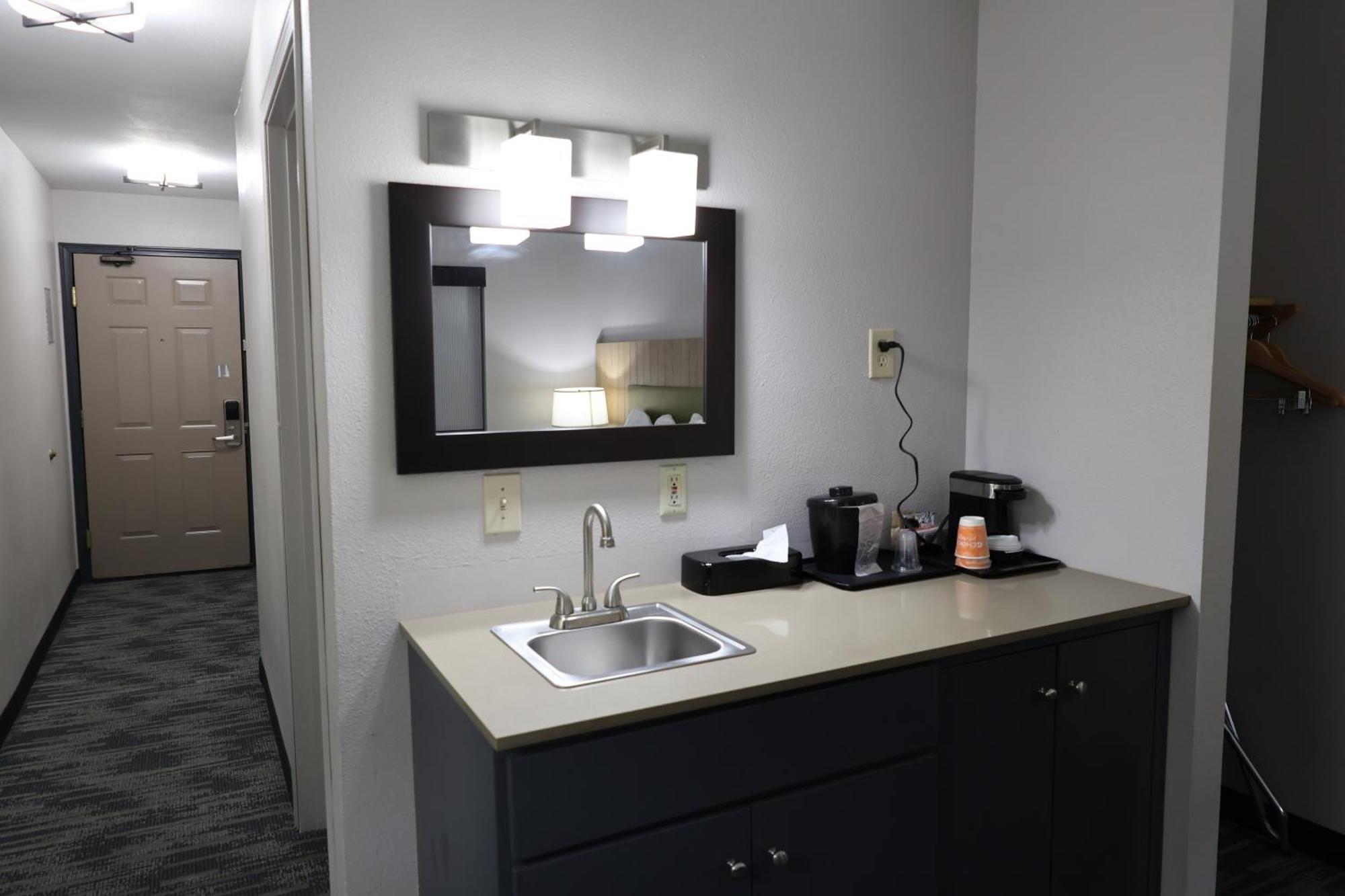 King Room - Pet Friendly/Non-Smoking