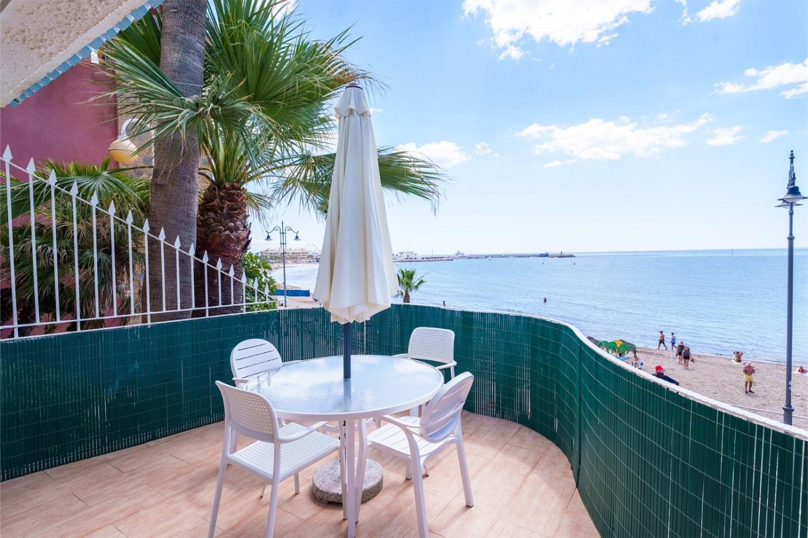 Apartamento 1 dormitorio con vistas al mar y terraza