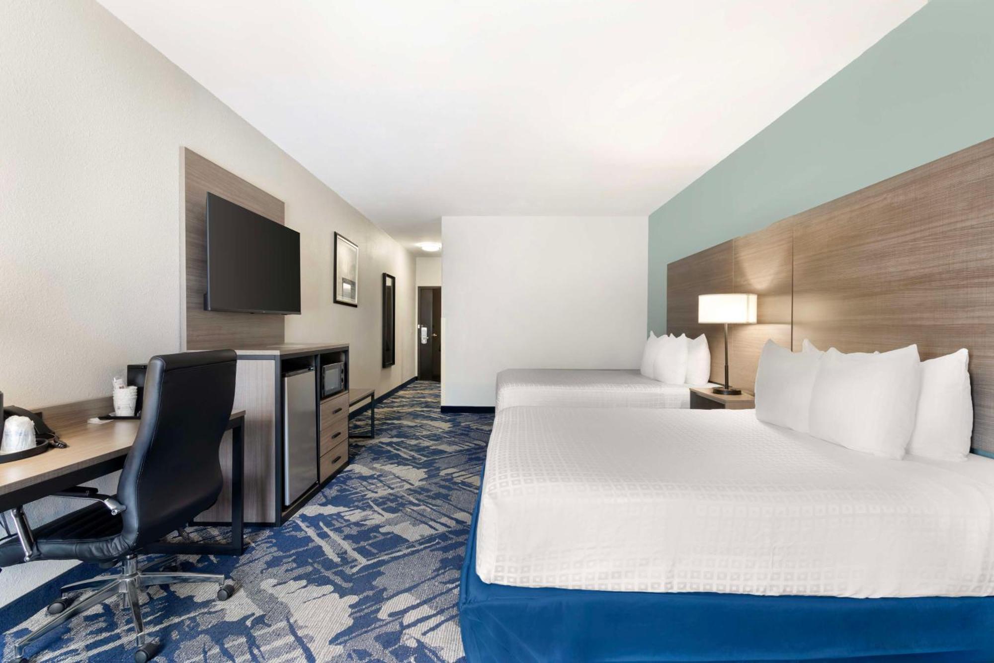 Queen Suite Two Queen Beds Bathtub Disability Access or Non-Smoking,1596878332:JPEG
